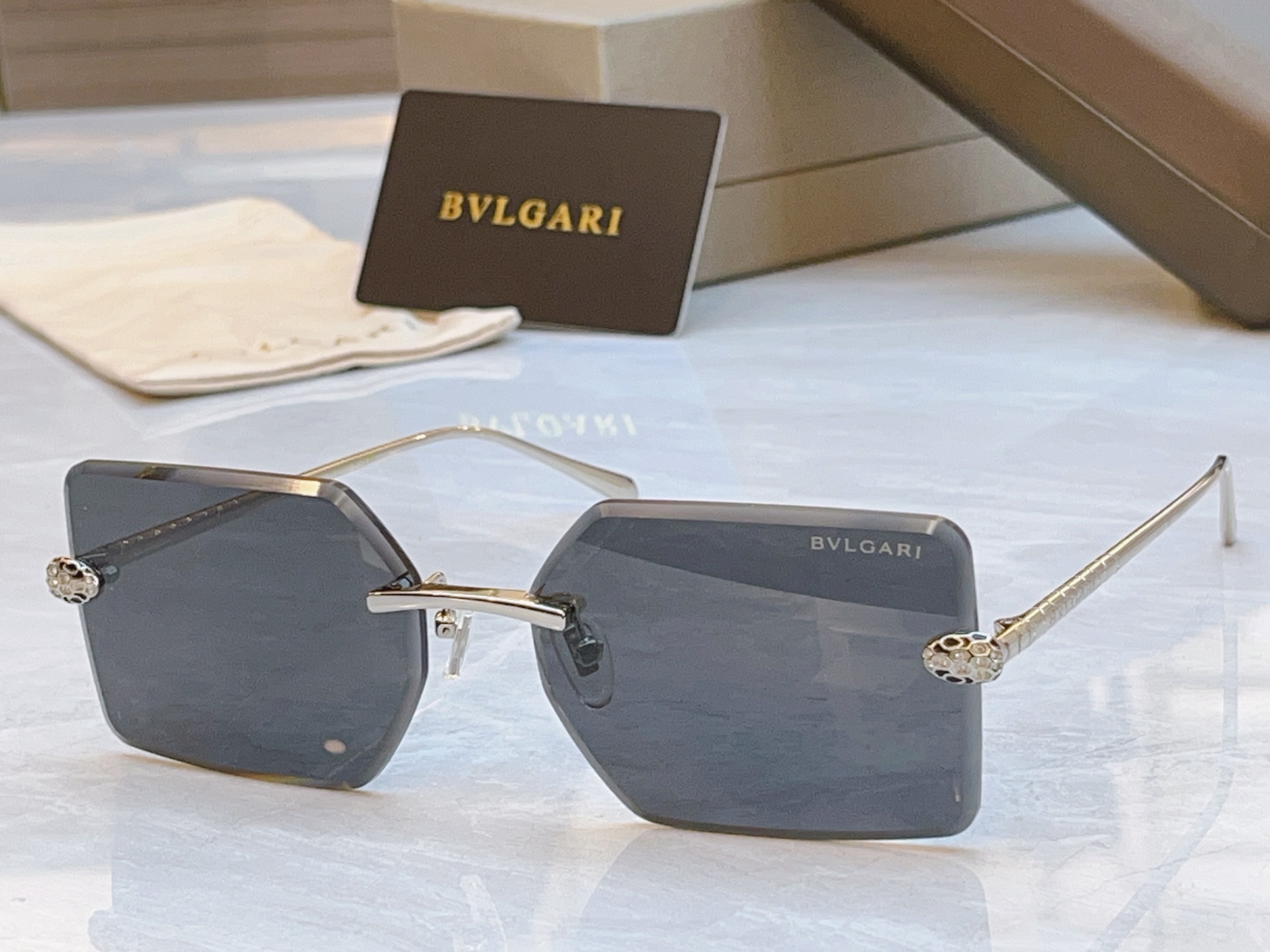 ，【BVLGA*】宝格*丽新款太阳镜，MODEL：BV 9021B，SIZE：61口17-145