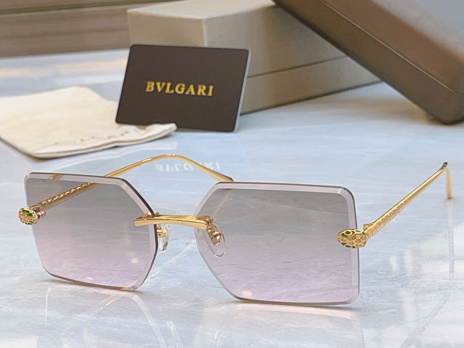 ，【BVLGA*】宝格*丽新款太阳镜，MODEL：BV 9021B，SIZE：61口17-145