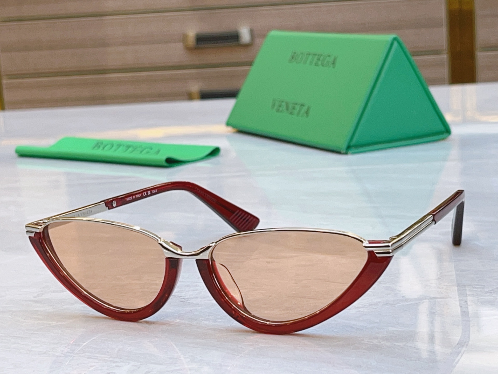 ，【BOTTEGA VENET*】宝缇*嘉新款太阳镜，MODEL：BV1346S，SIZE：56口17-