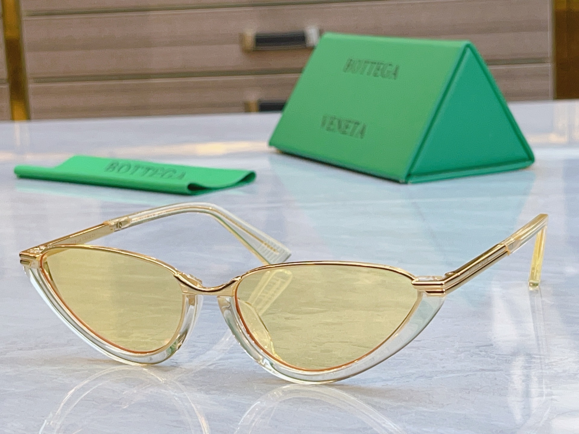 ，【BOTTEGA VENET*】宝缇*嘉新款太阳镜，MODEL：BV1346S，SIZE：56口17-