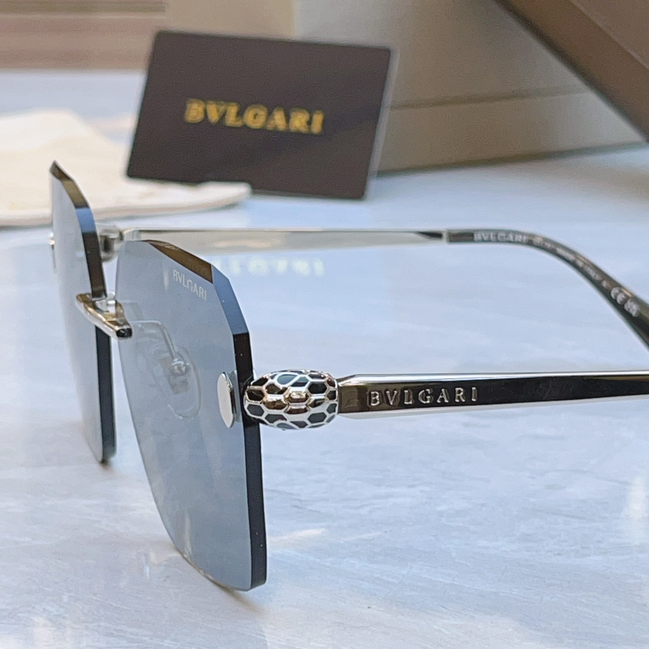 ，【BVLGA*】宝格*丽新款太阳镜，MODEL：BV 40066U，SIZE：58口16-140