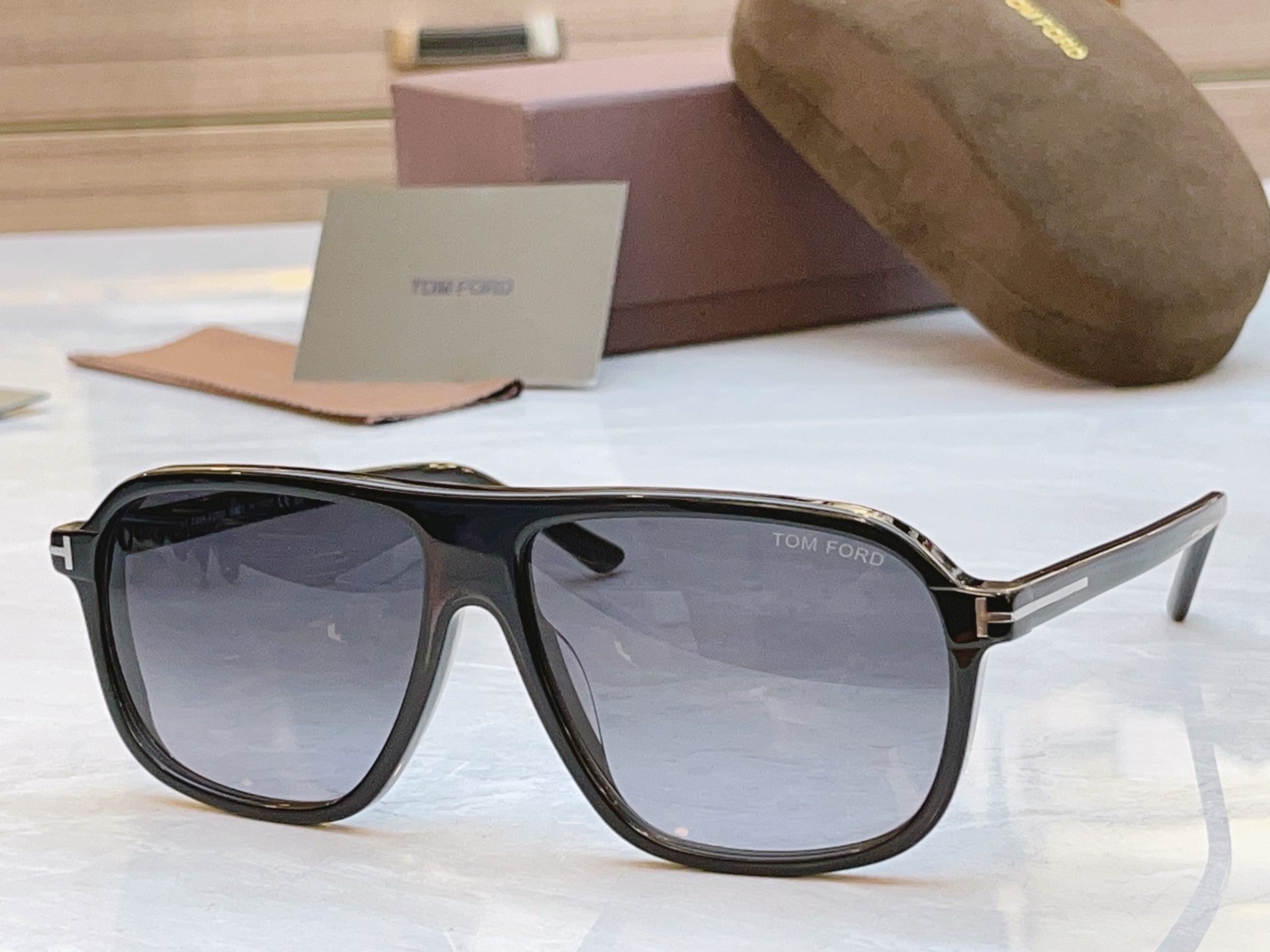 ，【TOM FOR*】汤姆*福特新款太阳镜🕶️，MODEL：FT1208，SIZE：61口12-140