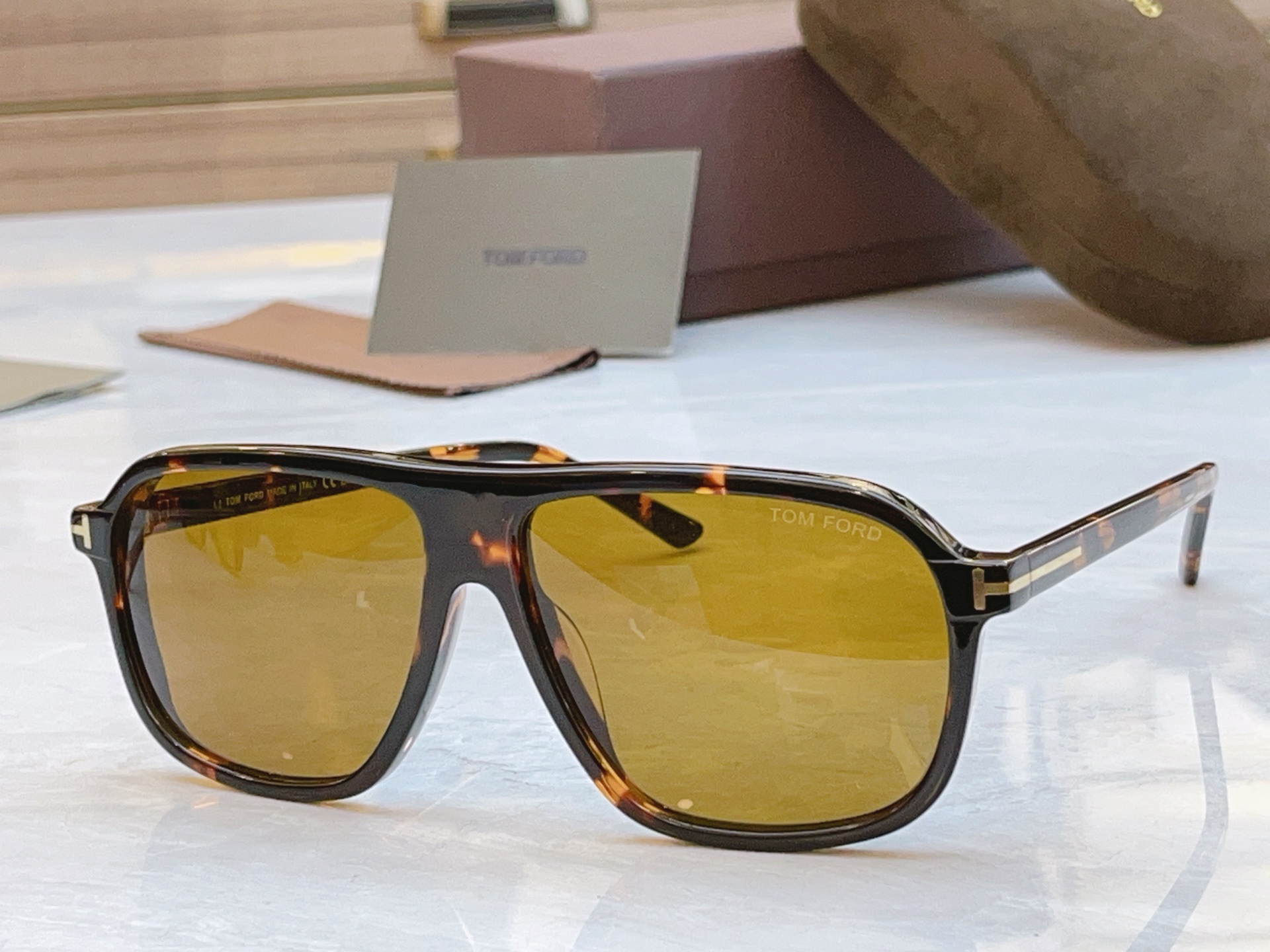 ，【TOM FOR*】汤姆*福特新款太阳镜🕶️，MODEL：FT1208，SIZE：61口12-140