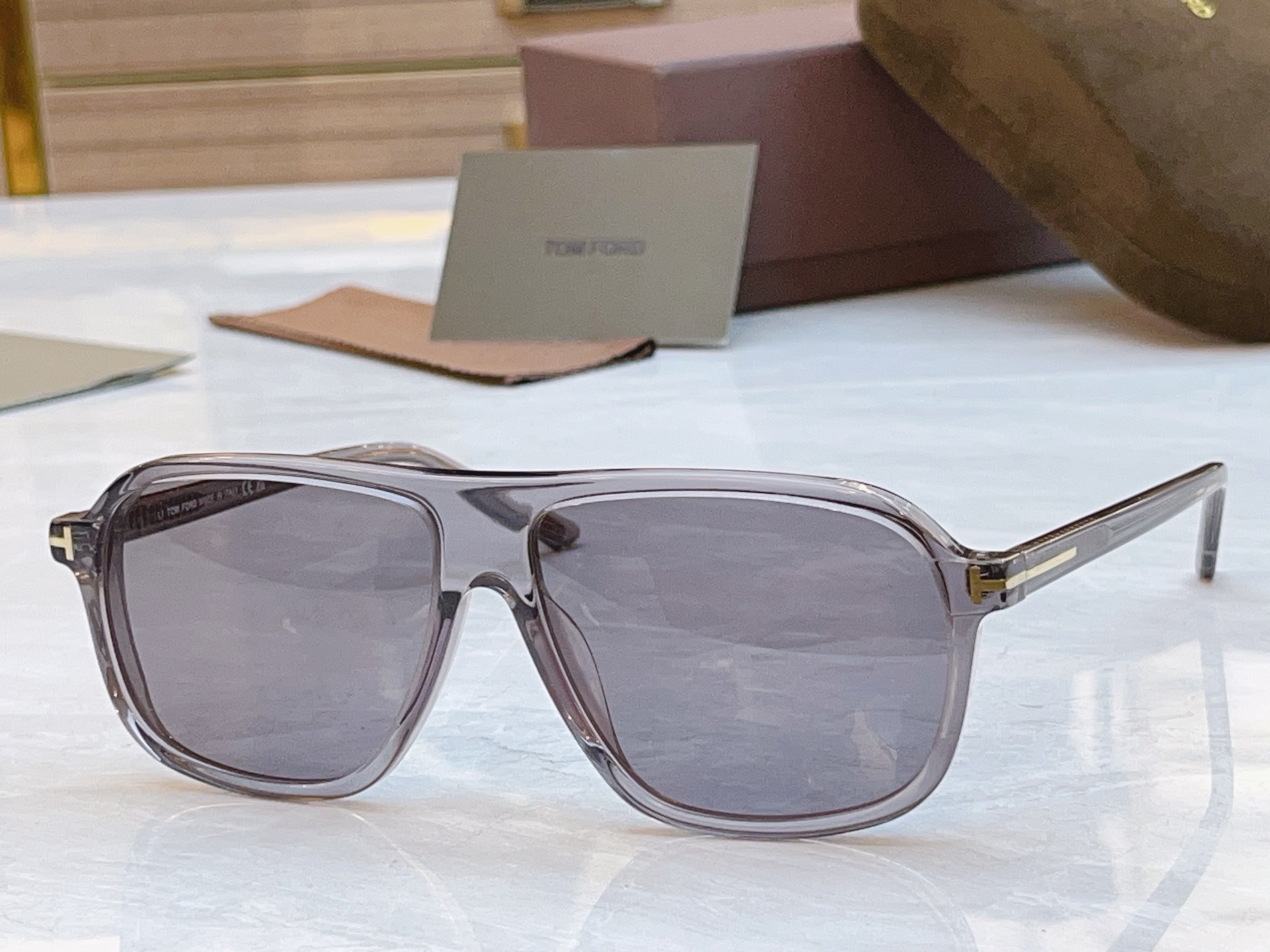 ，【TOM FOR*】汤姆*福特新款太阳镜🕶️，MODEL：FT1208，SIZE：61口12-140