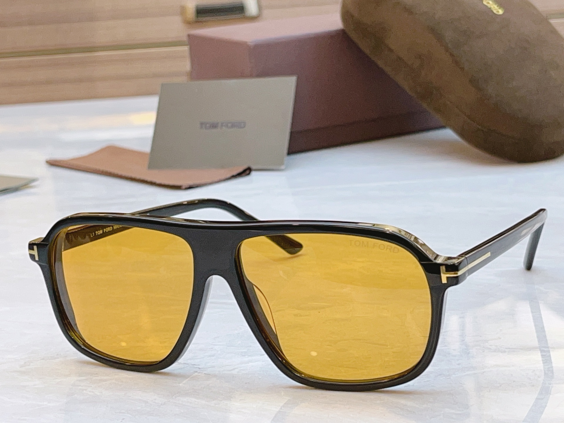 ，【TOM FOR*】汤姆*福特新款太阳镜🕶️，MODEL：FT1208，SIZE：61口12-140