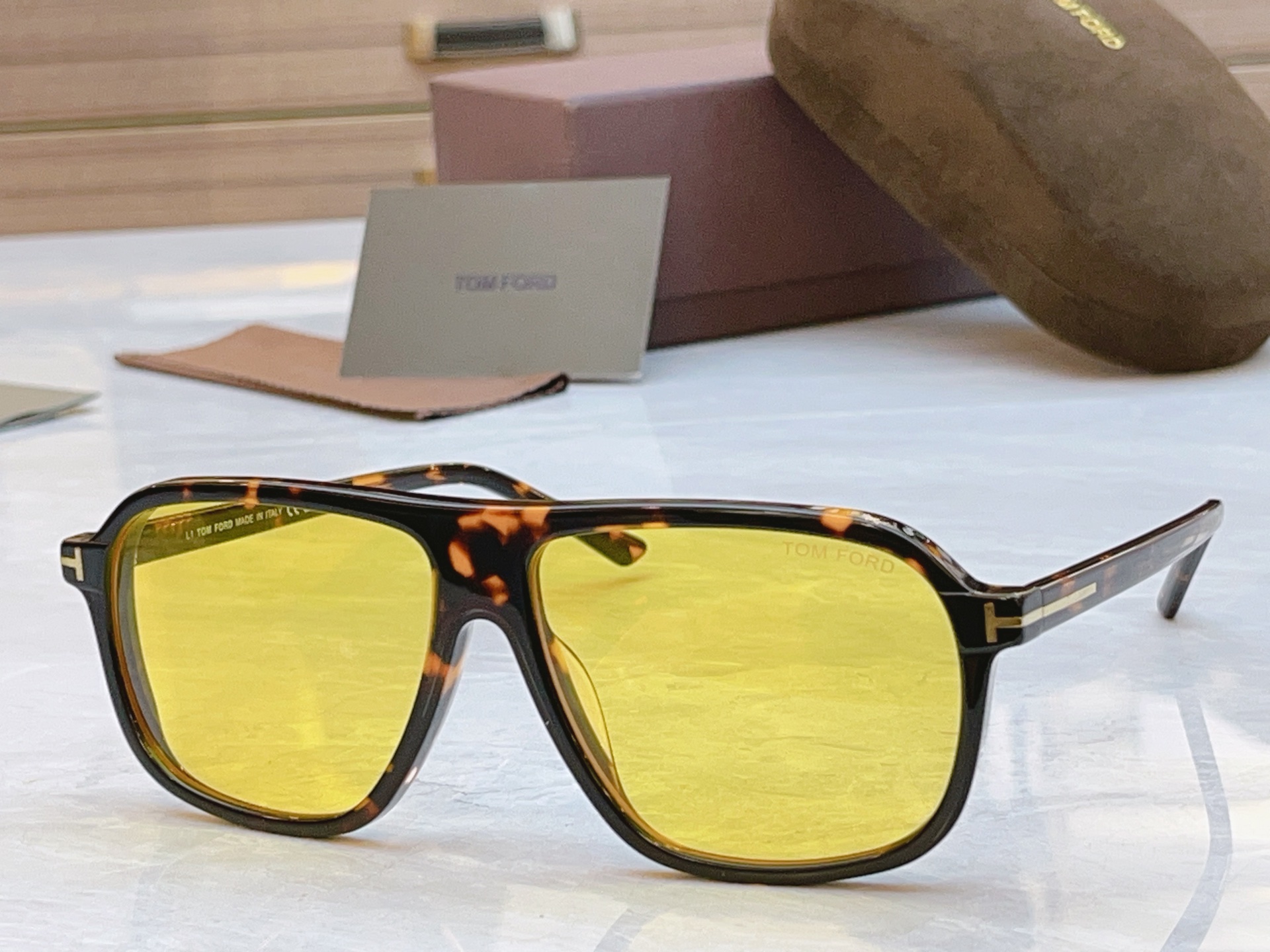 ，【TOM FOR*】汤姆*福特新款太阳镜🕶️，MODEL：FT1208，SIZE：61口12-140