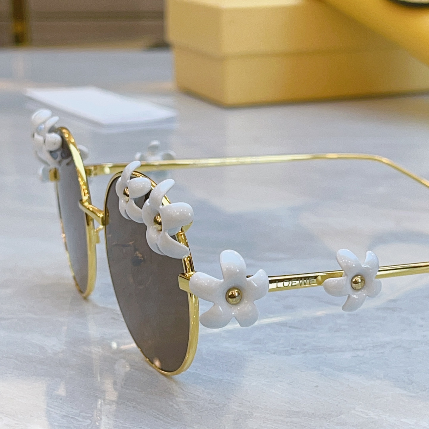 ，【LOEW*】罗意*威新款太阳镜，MODEL：LW40173U，SIZE：50口21-140