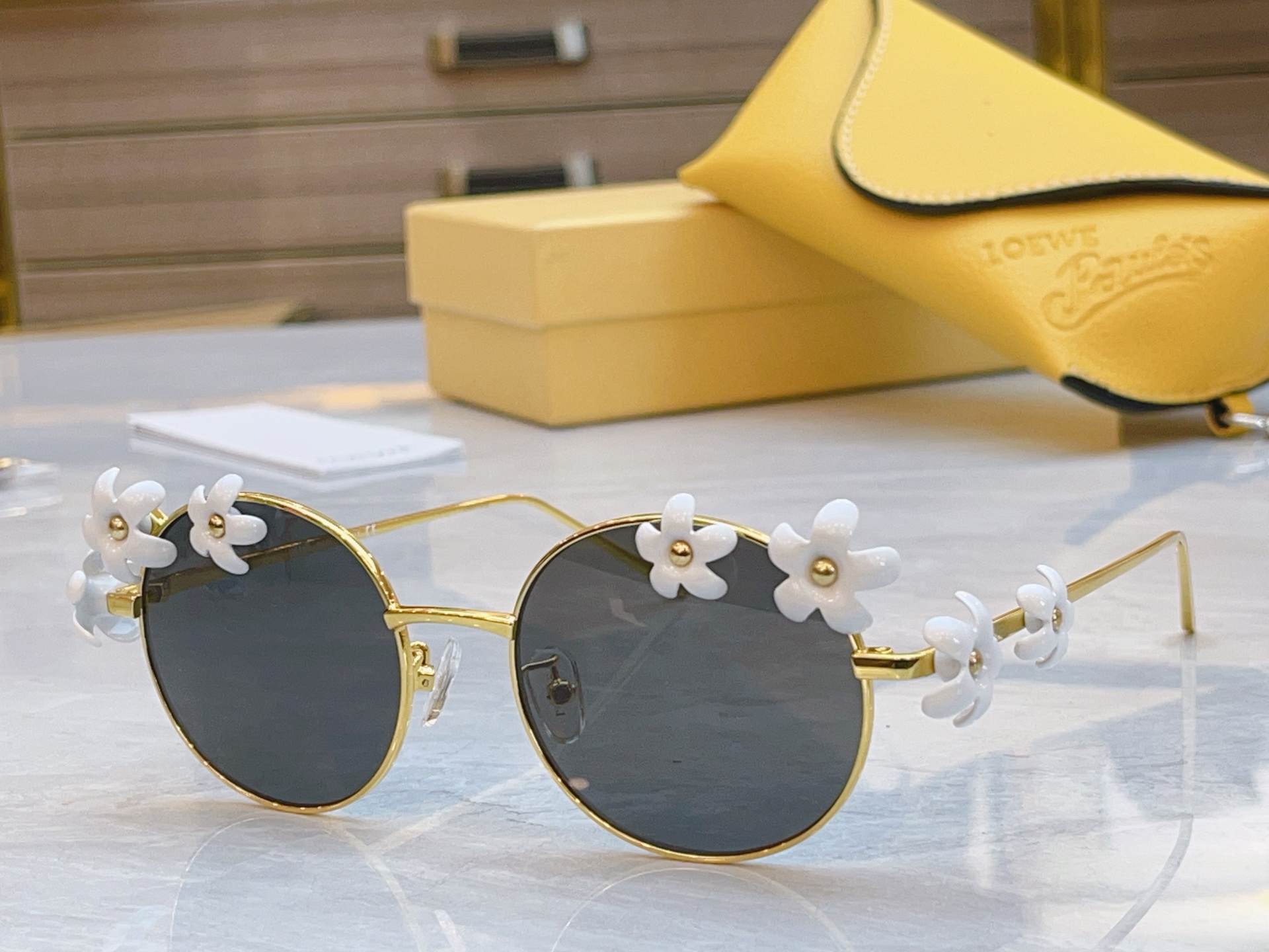 ，【LOEW*】罗意*威新款太阳镜，MODEL：LW40173U，SIZE：50口21-140