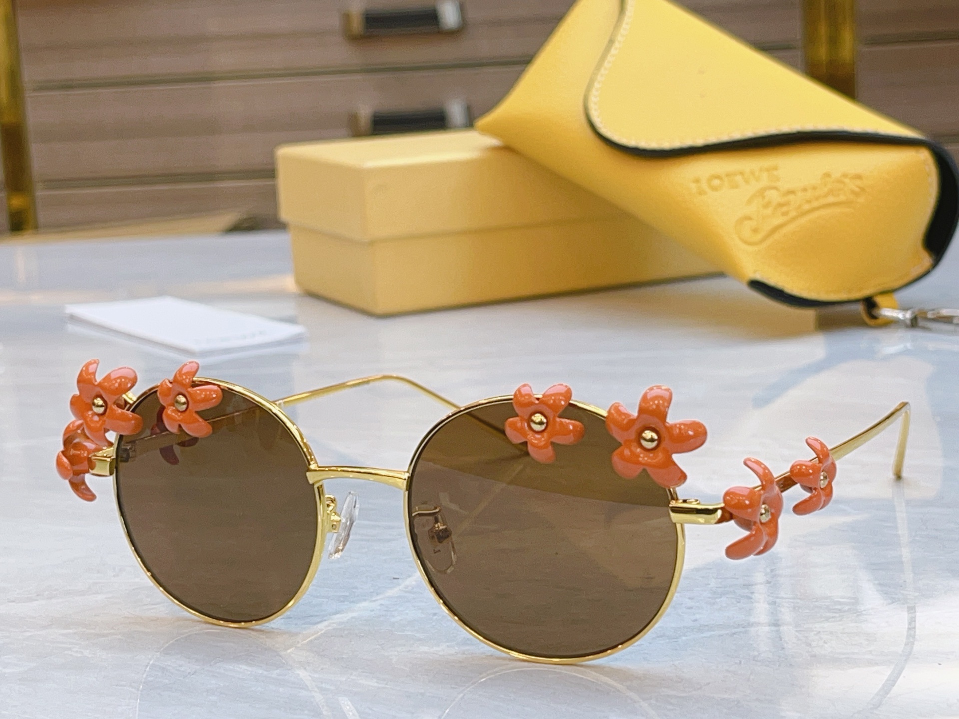 ，【LOEW*】罗意*威新款太阳镜，MODEL：LW40173U，SIZE：50口21-140