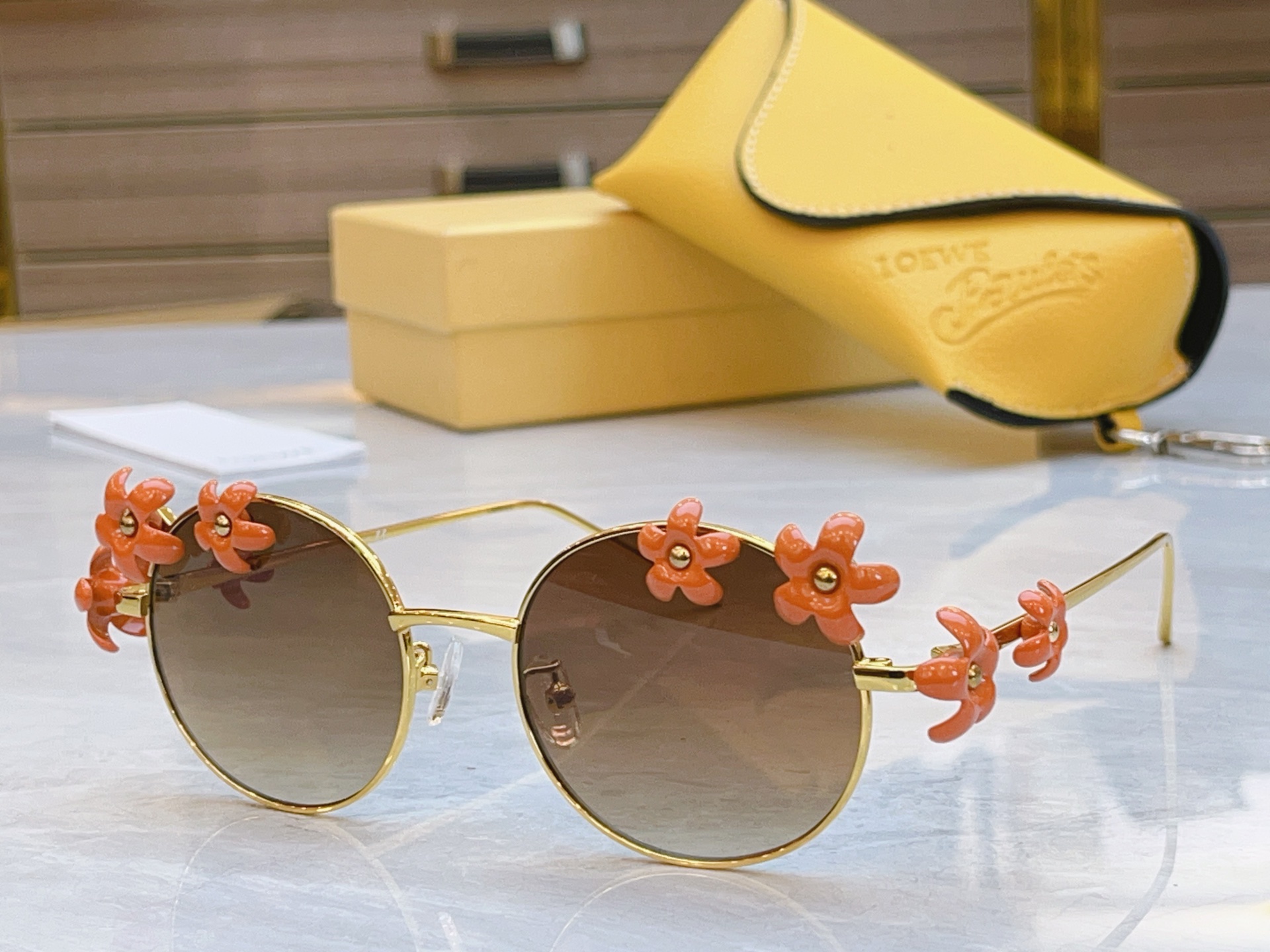 ，【LOEW*】罗意*威新款太阳镜，MODEL：LW40173U，SIZE：50口21-140