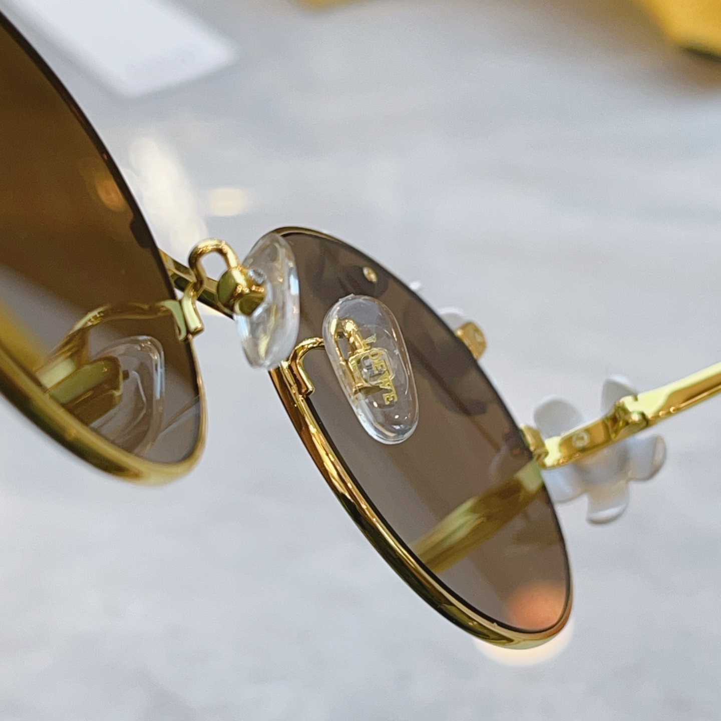 ，【LOEW*】罗意*威新款太阳镜，MODEL：LW40173U，SIZE：50口21-140