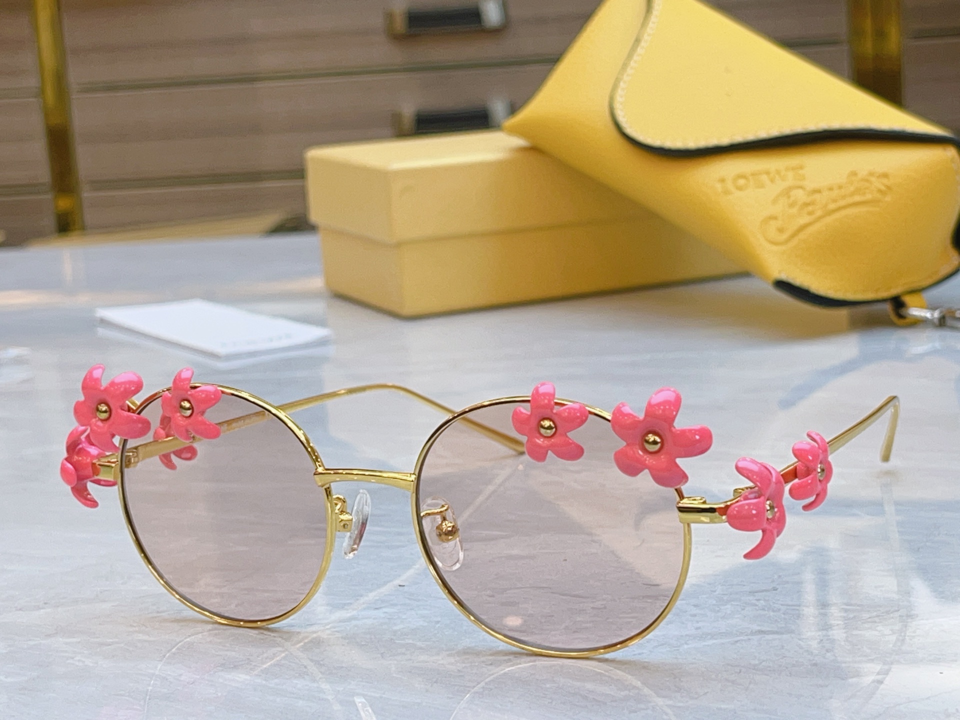 ，【LOEW*】罗意*威新款太阳镜，MODEL：LW40173U，SIZE：50口21-140