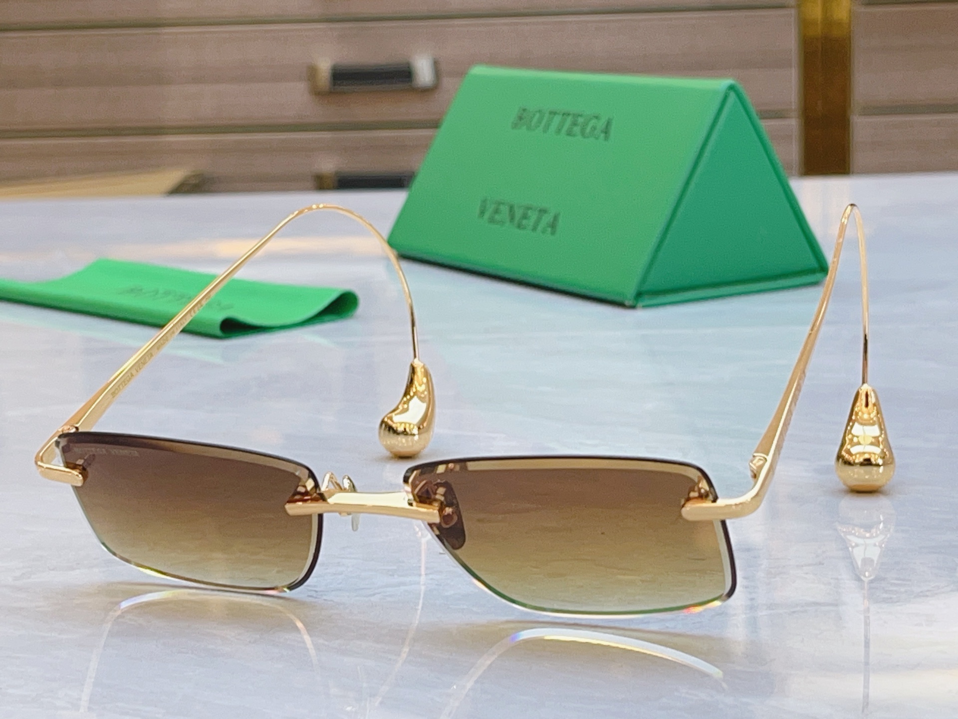 ，【BOTTEGA VENET*】宝缇*嘉新款太阳镜，MODEL：BV1699LA，SIZE：56口17