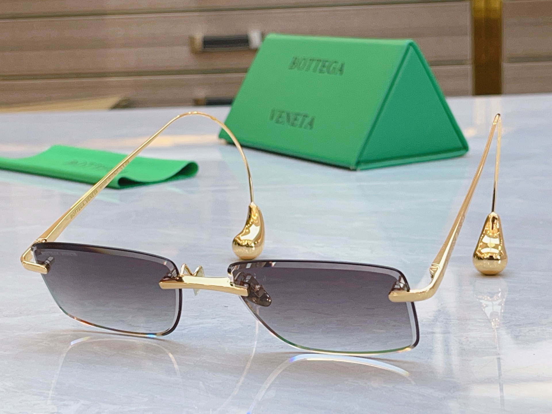 ，【BOTTEGA VENET*】宝缇*嘉新款太阳镜，MODEL：BV1699LA，SIZE：56口17