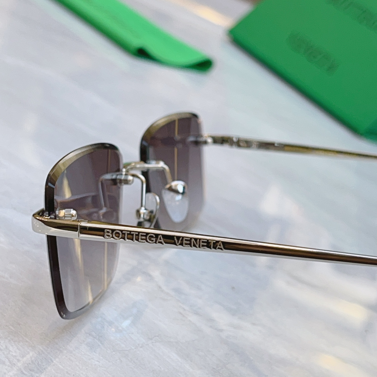 ，【BOTTEGA VENET*】宝缇*嘉新款太阳镜，MODEL：BV1699LA，SIZE：56口17