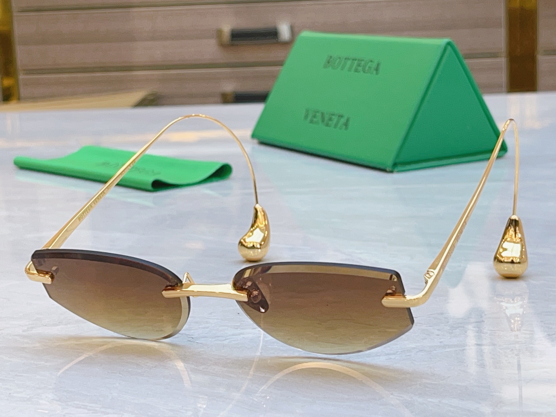 ，【BOTTEGA VENET*】宝缇*嘉新款太阳镜，MODEL：BV1698LA，SIZE：56口17