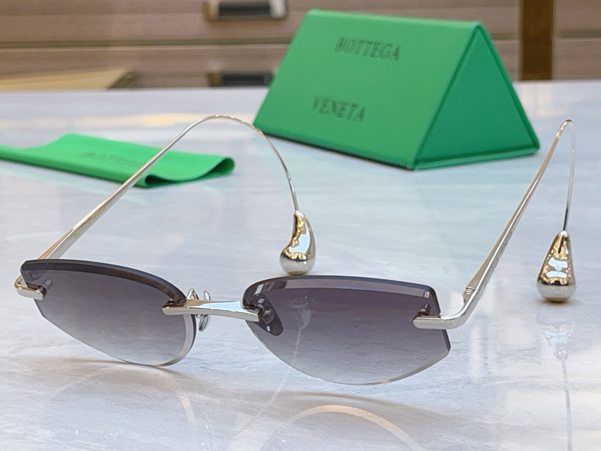 ，【BOTTEGA VENET*】宝缇*嘉新款太阳镜，MODEL：BV1698LA，SIZE：56口17