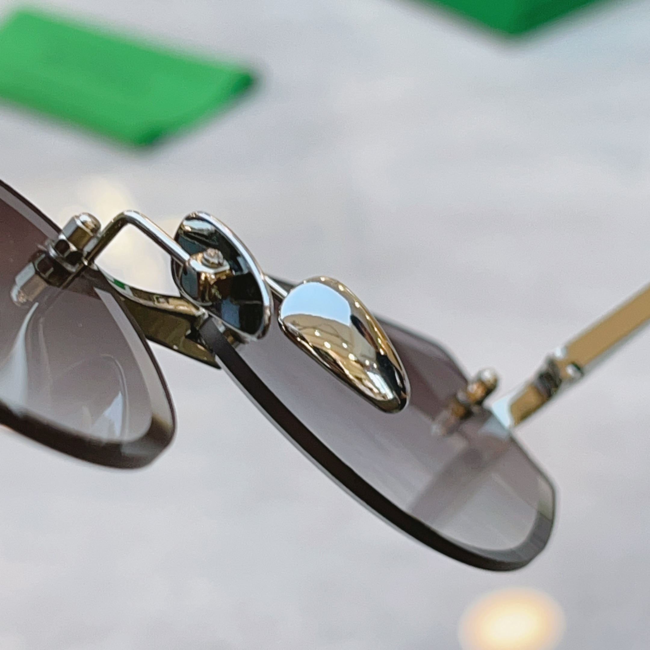 ，【BOTTEGA VENET*】宝缇*嘉新款太阳镜，MODEL：BV1698LA，SIZE：56口17