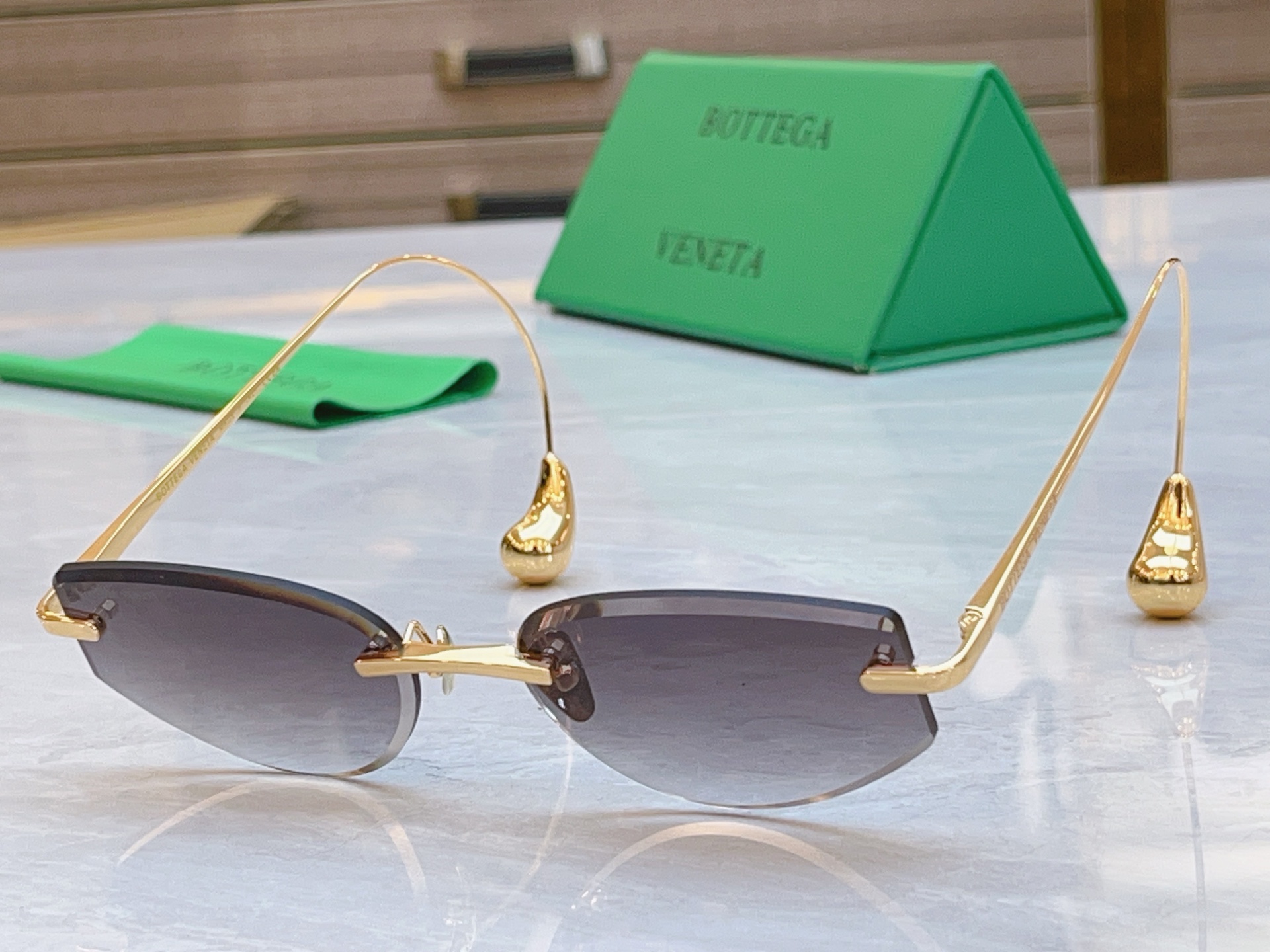 ，【BOTTEGA VENET*】宝缇*嘉新款太阳镜，MODEL：BV1698LA，SIZE：56口17