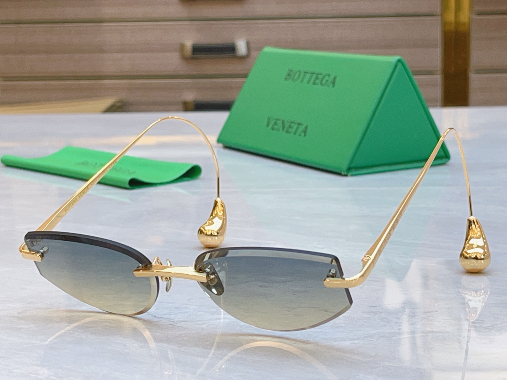 ，【BOTTEGA VENET*】宝缇*嘉新款太阳镜，MODEL：BV1698LA，SIZE：56口17