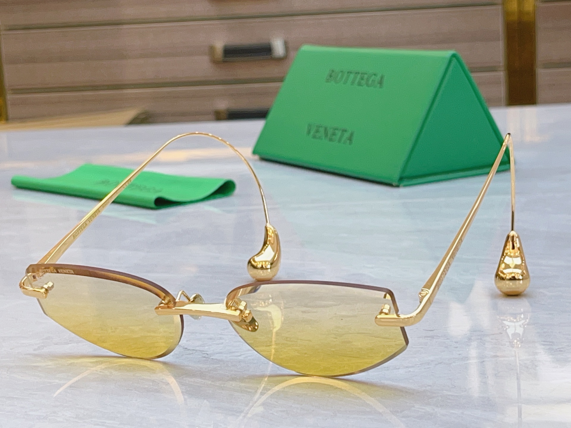 ，【BOTTEGA VENET*】宝缇*嘉新款太阳镜，MODEL：BV1698LA，SIZE：56口17