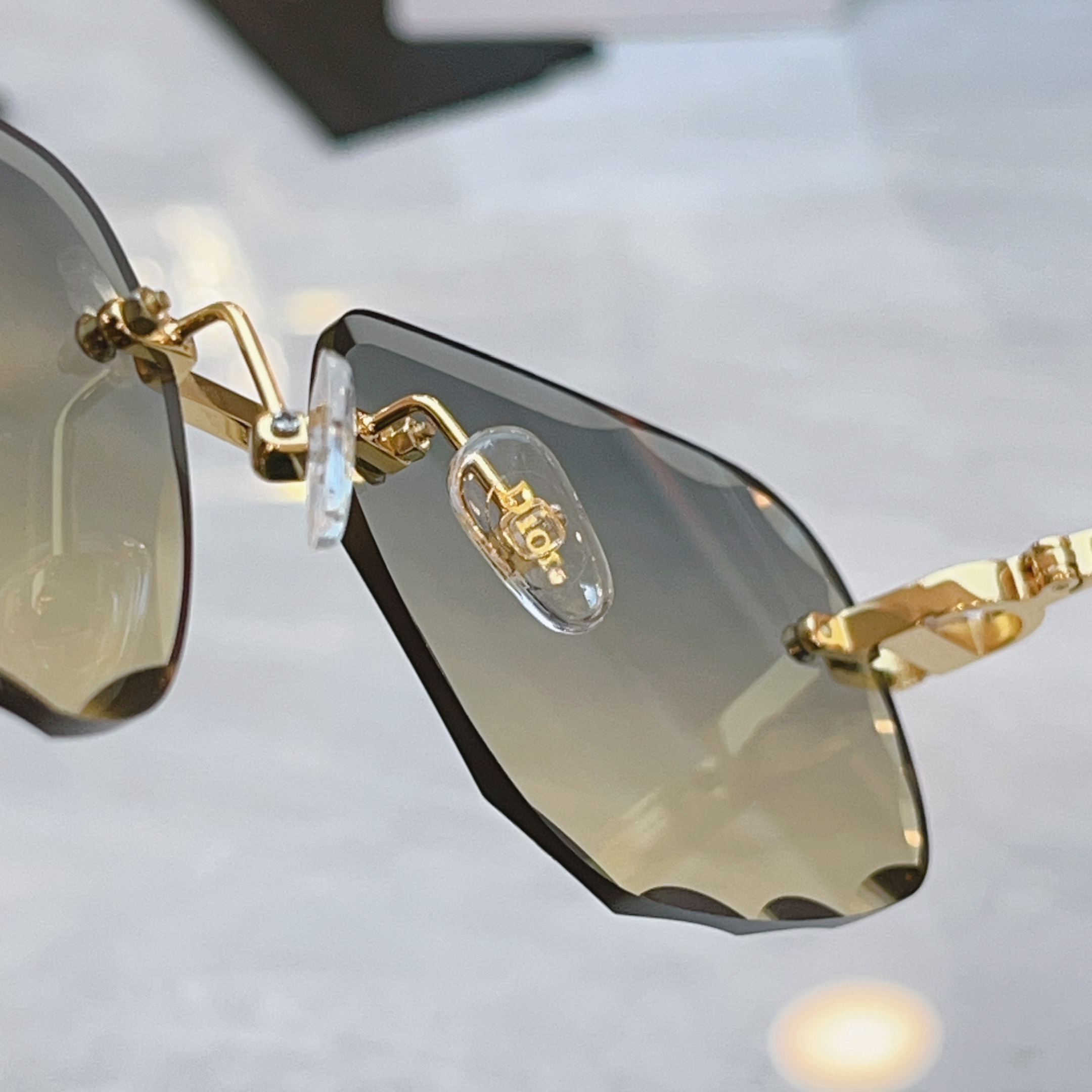 ，【DIO* 】迪*奥新款太阳镜，MODEL：DSGTA58UCR，SIZE：60口17-138