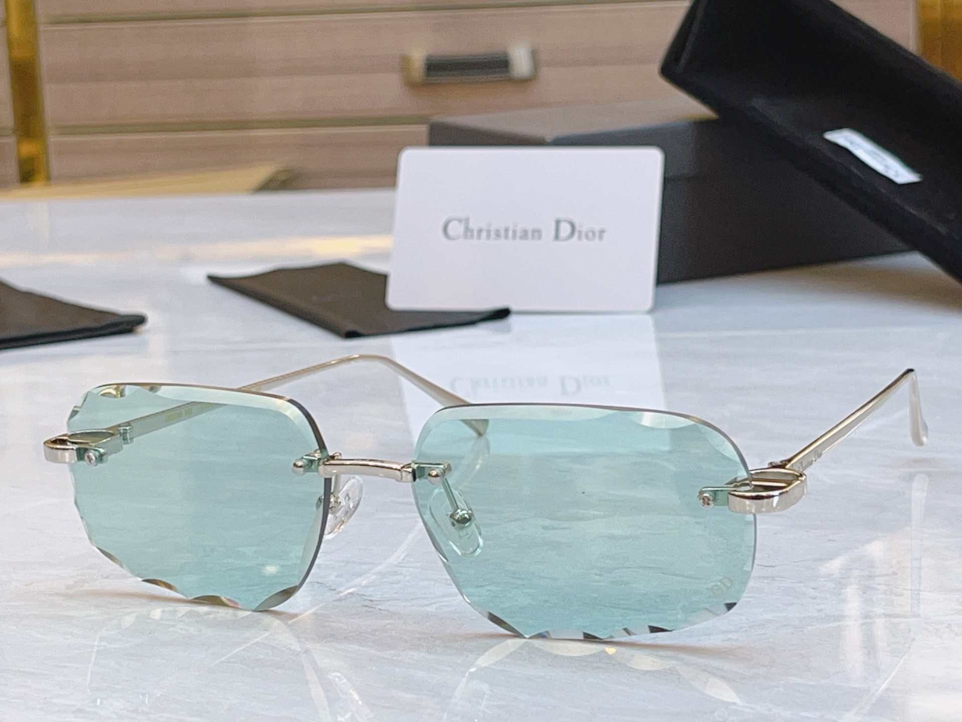 ，【DIO* 】迪*奥新款太阳镜，MODEL：DSGTA58UCR，SIZE：60口17-138