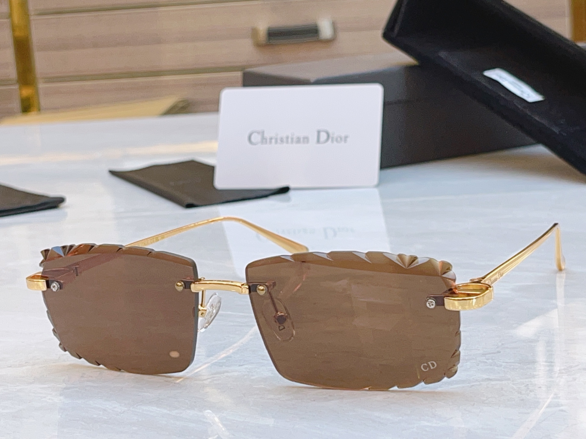 ，【DIO* 】迪*奥新款太阳镜，MODEL：DSGTA57UCR，SIZE：59口20-138