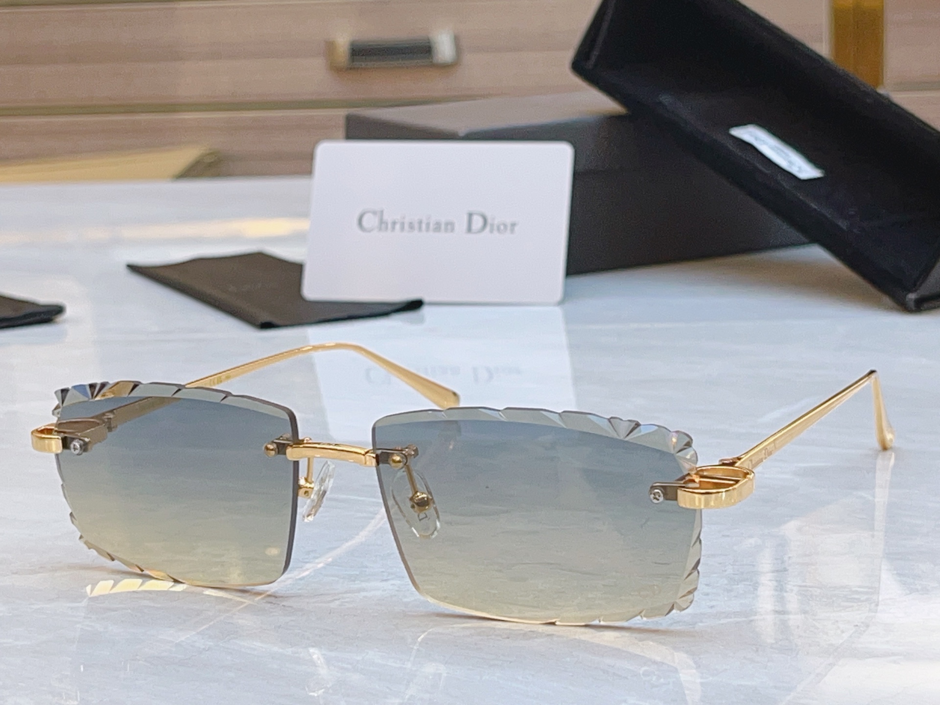 ，【DIO* 】迪*奥新款太阳镜，MODEL：DSGTA57UCR，SIZE：59口20-138