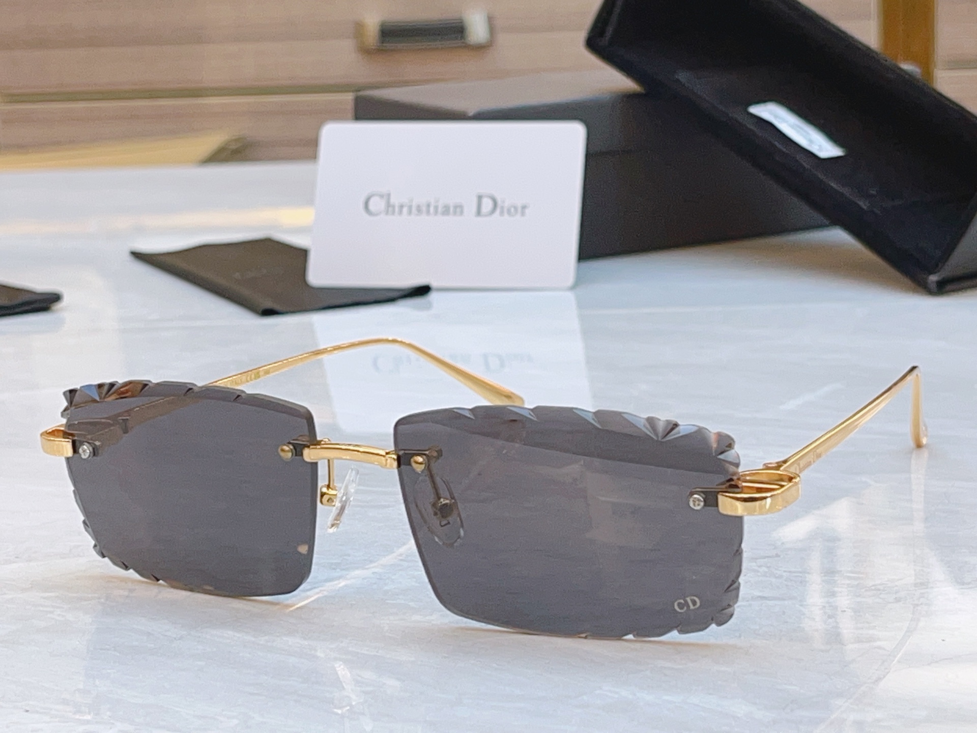 ，【DIO* 】迪*奥新款太阳镜，MODEL：DSGTA57UCR，SIZE：59口20-138