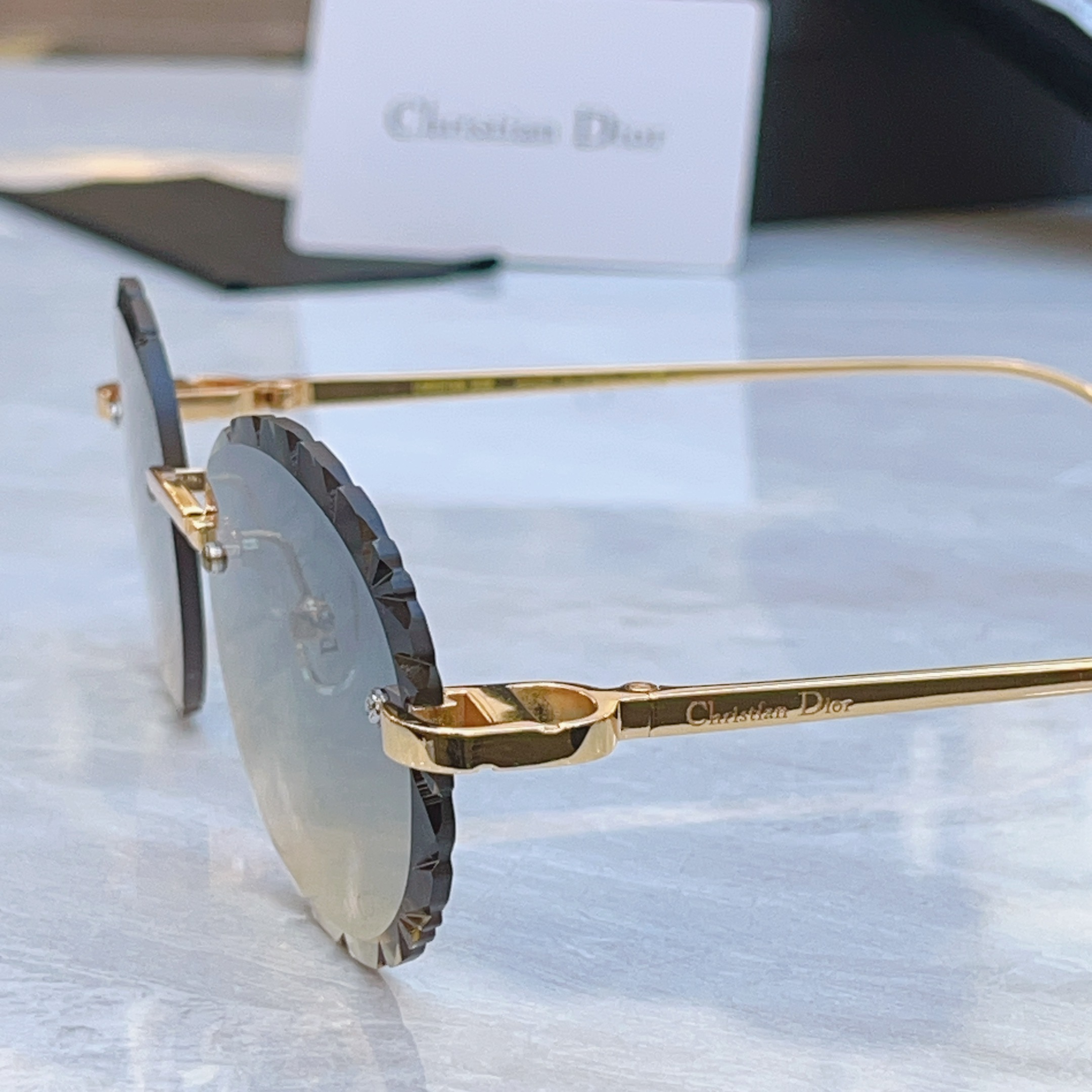 ，【DIO* 】迪*奥新款太阳镜，MODEL：DSGTA56UCR，SIZE：60口17-138