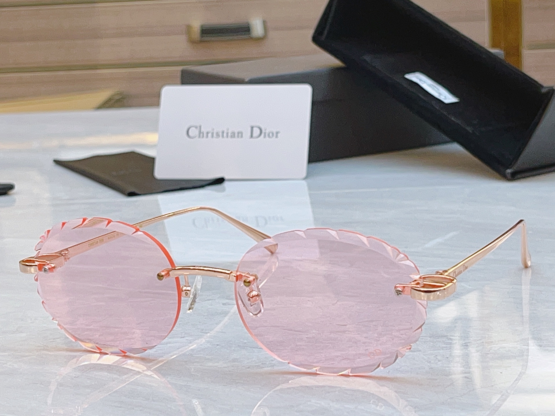 ，【DIO* 】迪*奥新款太阳镜，MODEL：DSGTA56UCR，SIZE：60口17-138