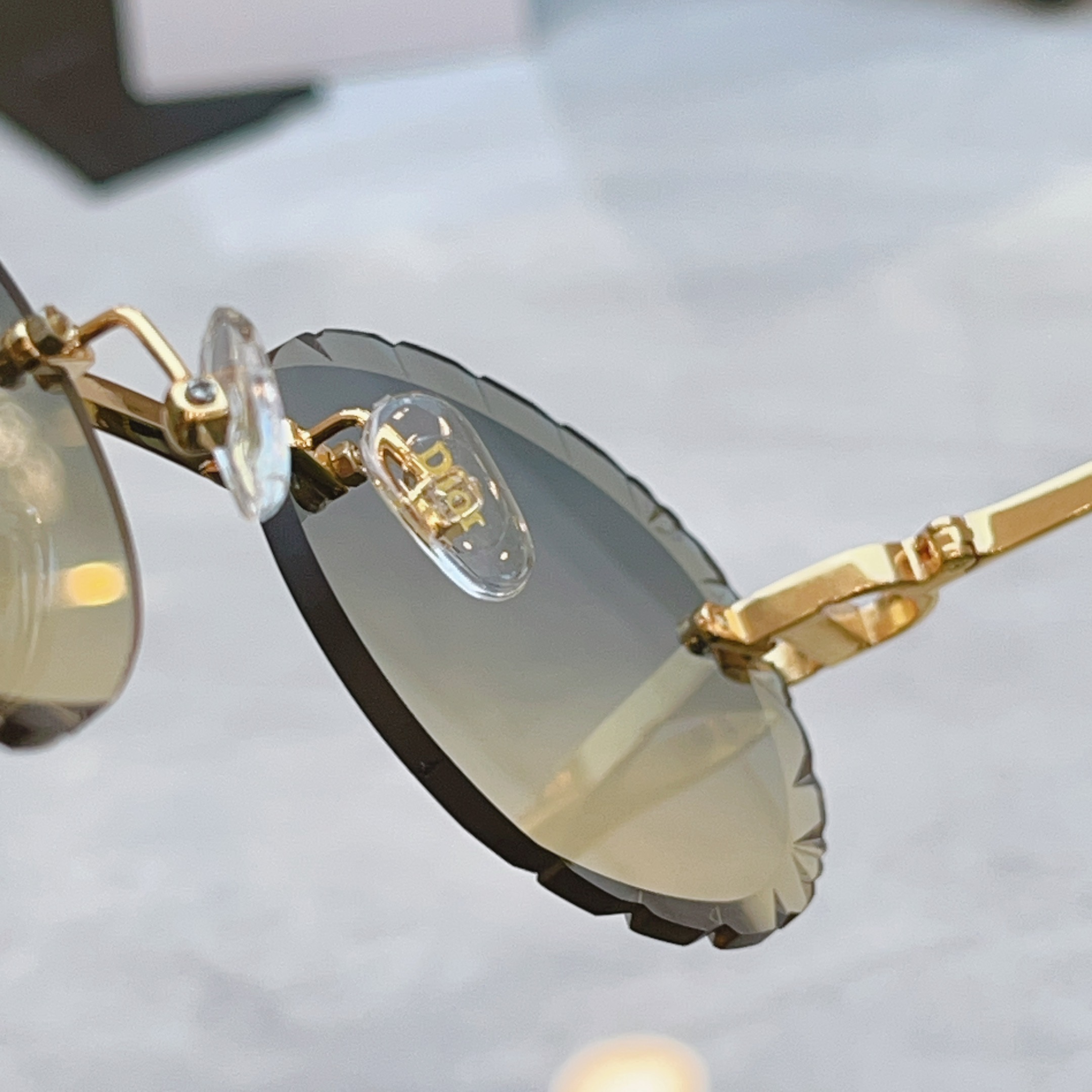 ，【DIO* 】迪*奥新款太阳镜，MODEL：DSGTA56UCR，SIZE：60口17-138