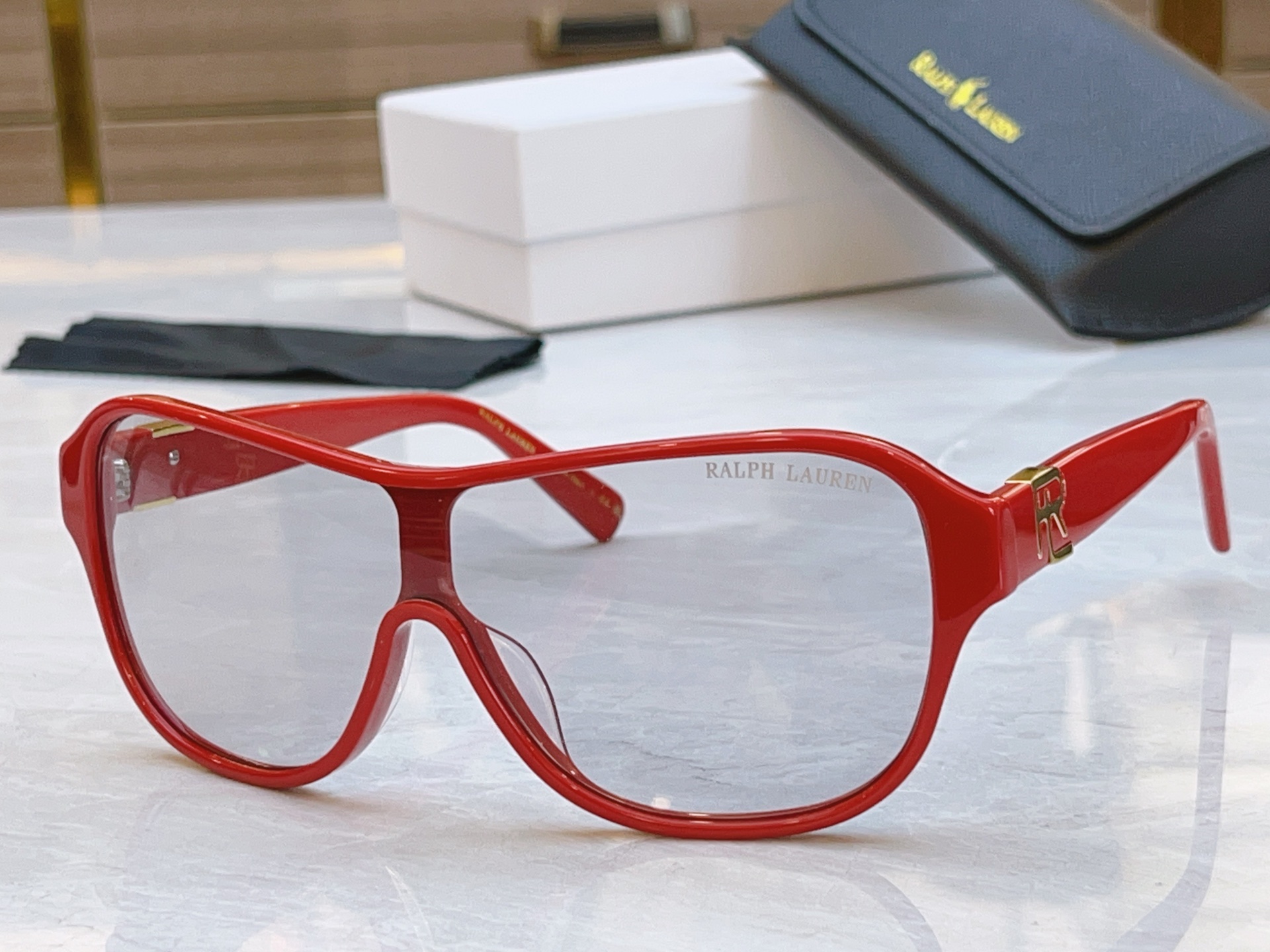 ，【RAL RALPH LAURE*】拉夫劳*新款太阳镜，MODEL：RL8214U，SIZE：130口