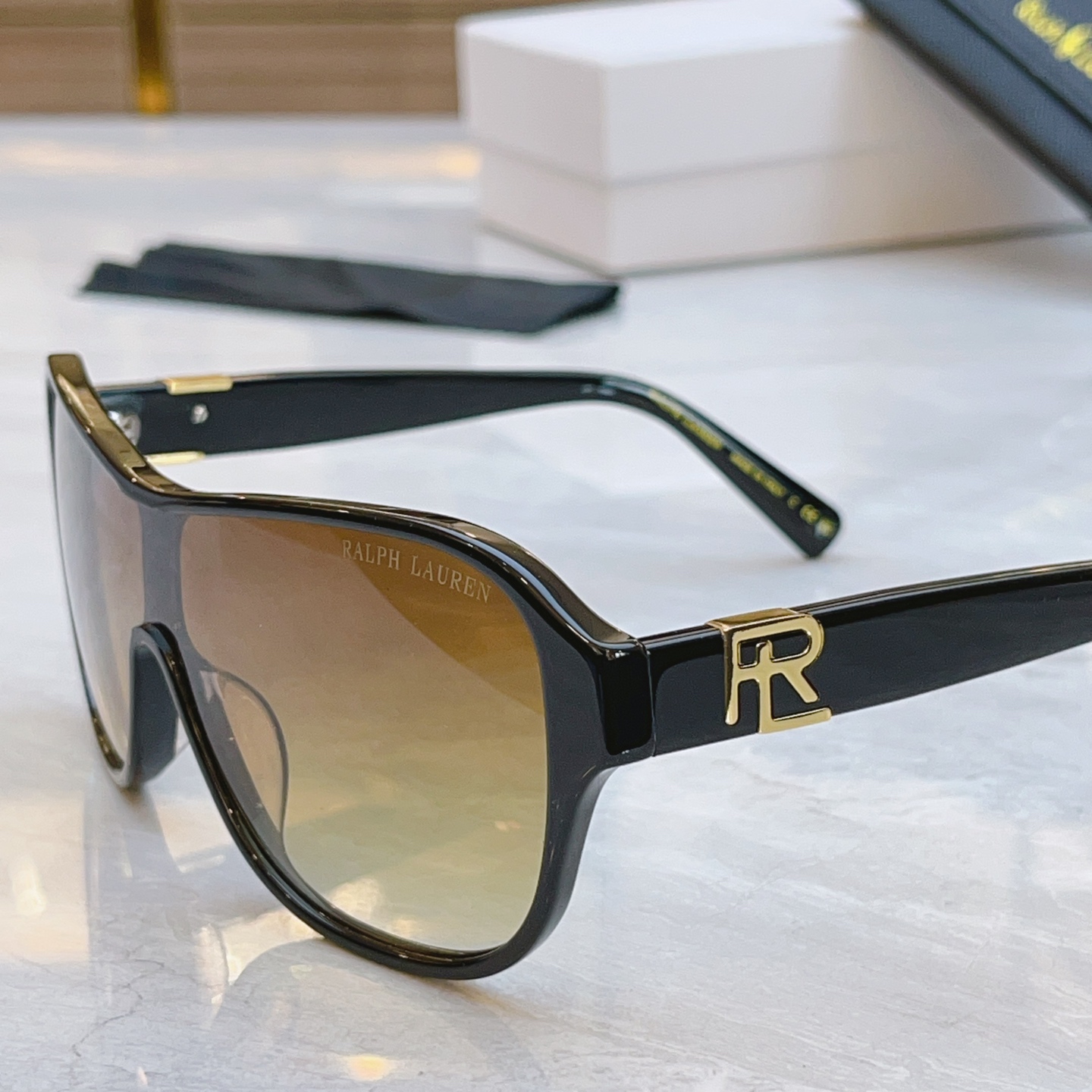 ，【RAL RALPH LAURE*】拉夫劳*新款太阳镜，MODEL：RL8214U，SIZE：130口