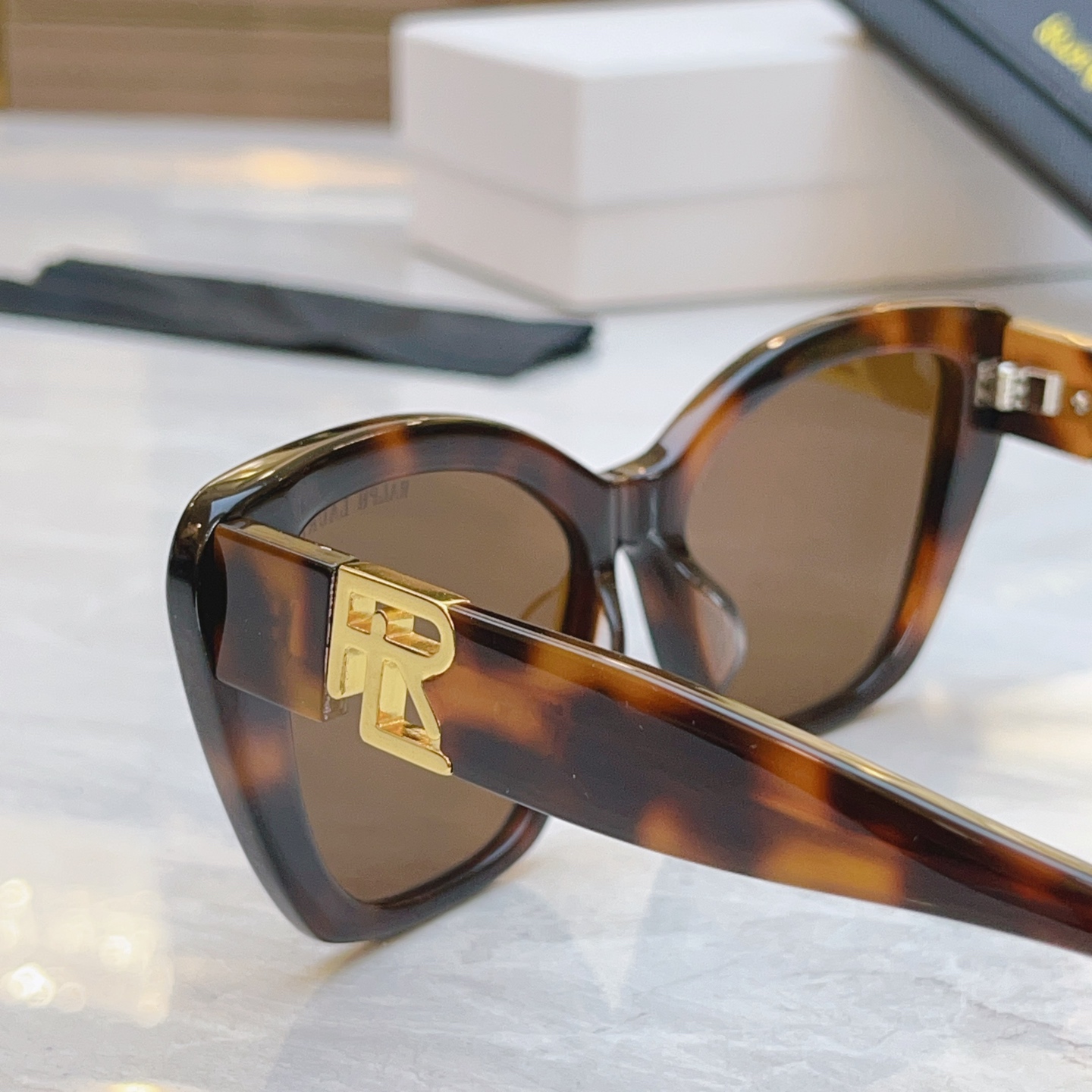 ，【RAL RALPH LAURE*】拉夫劳*新款太阳镜，MODEL：RL8216U，SIZE：55口1