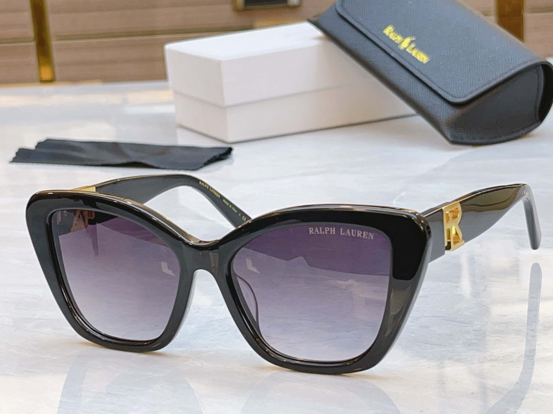 ，【RAL RALPH LAURE*】拉夫劳*新款太阳镜，MODEL：RL8216U，SIZE：55口1