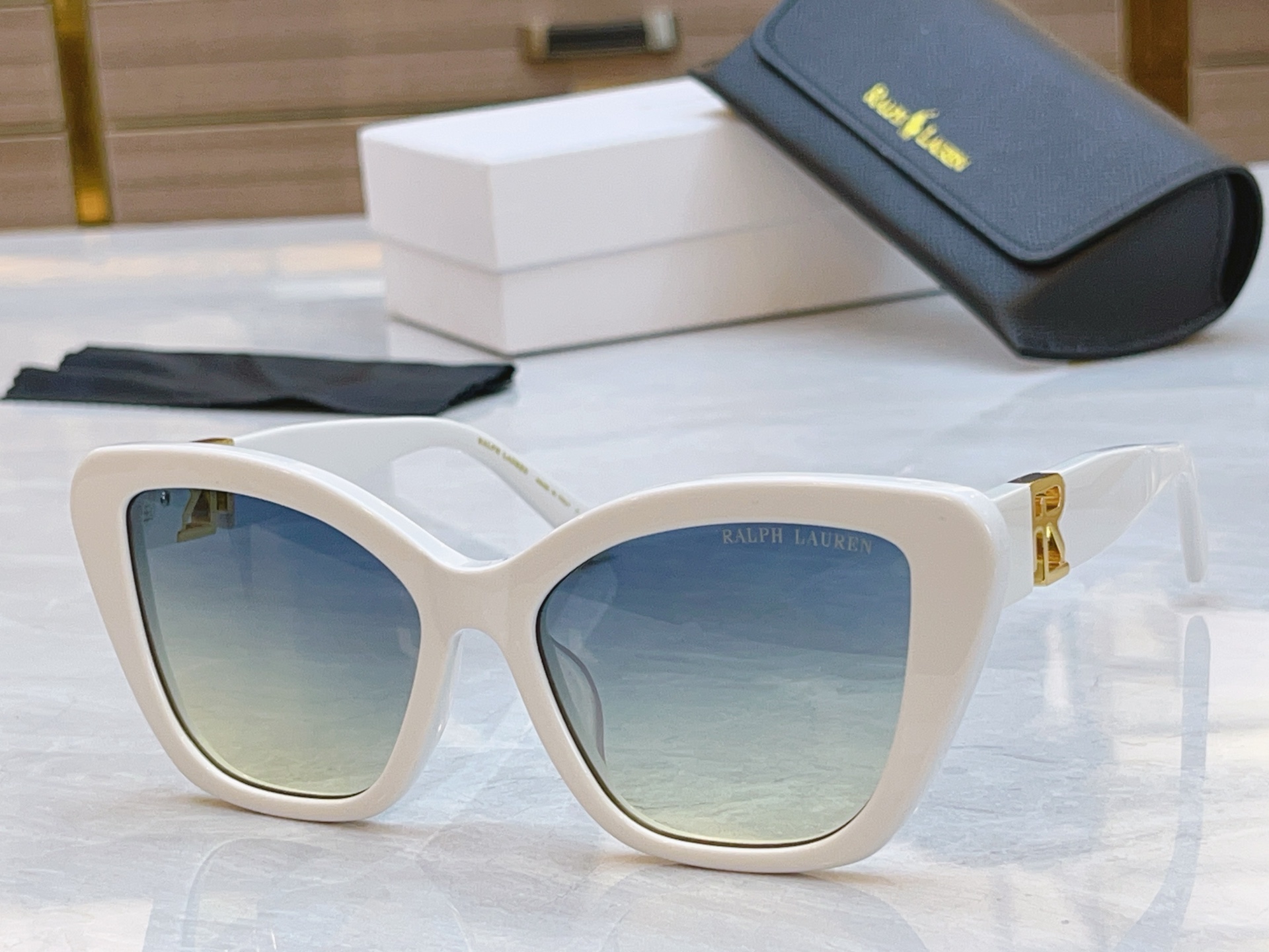 ，【RAL RALPH LAURE*】拉夫劳*新款太阳镜，MODEL：RL8216U，SIZE：55口1