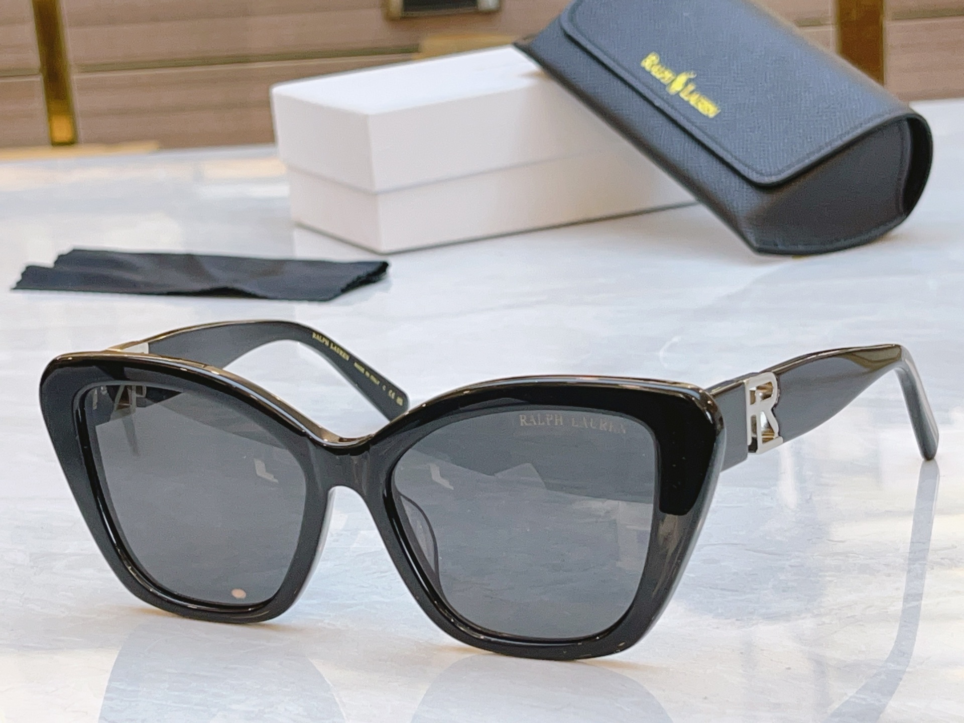 ，【RAL RALPH LAURE*】拉夫劳*新款太阳镜，MODEL：RL8216U，SIZE：55口1