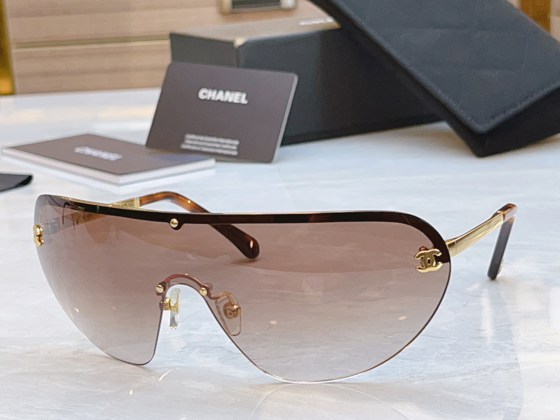 ，【CHANE*】香奈儿新款太阳镜🕶️🕶️，MODEL：CH9572，SIZE：153口0-122