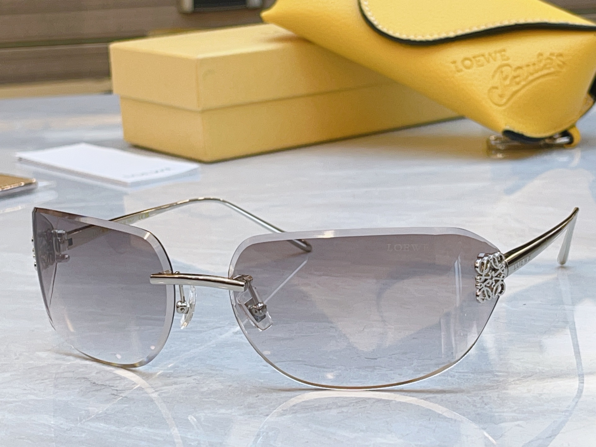 ，【LOEW*】罗意*威新款太阳镜，MODEL：LW5140S，SIZE：62口18-130
