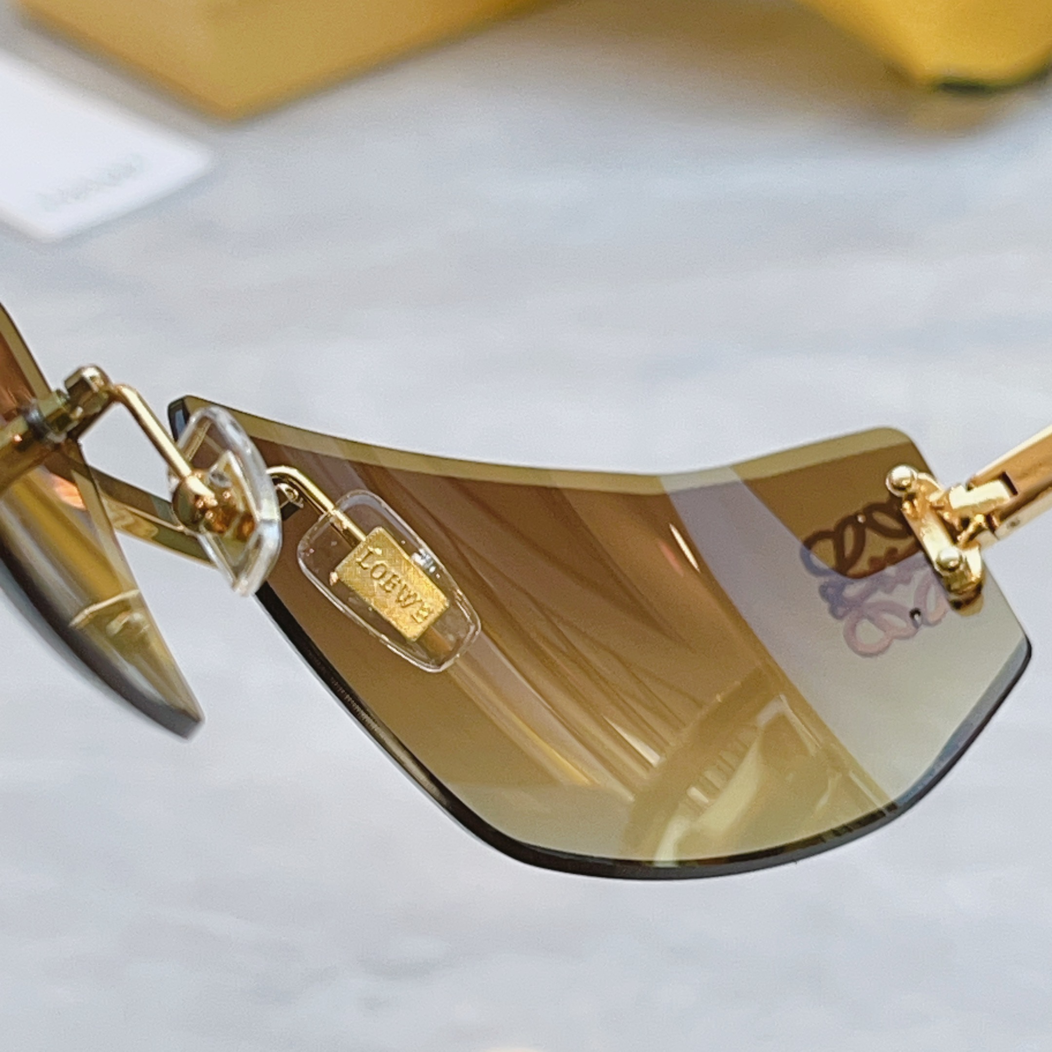 ，【LOEW*】罗意*威新款太阳镜，MODEL：LW5139S，SIZE：62口18-130