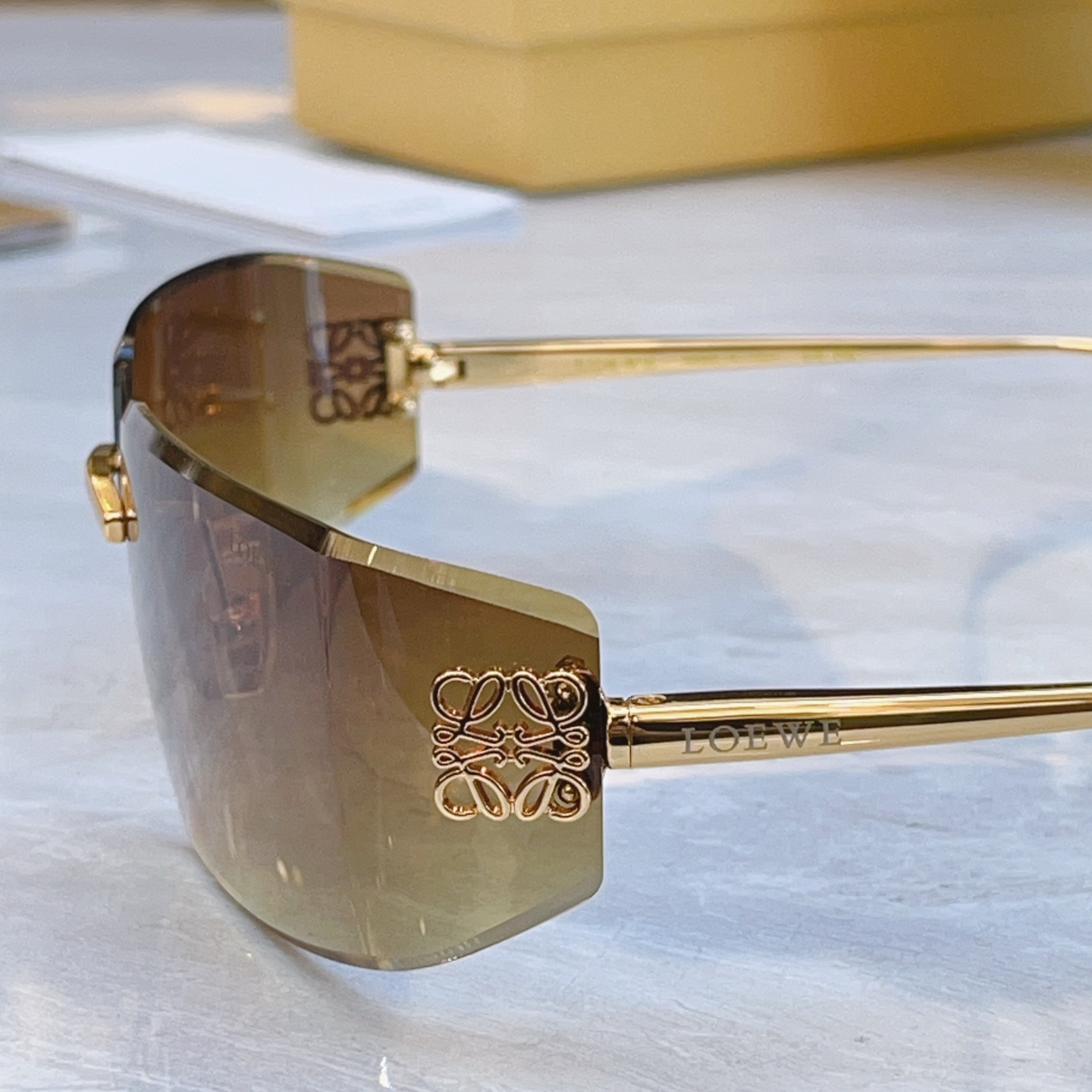 ，【LOEW*】罗意*威新款太阳镜，MODEL：LW5139S，SIZE：62口18-130