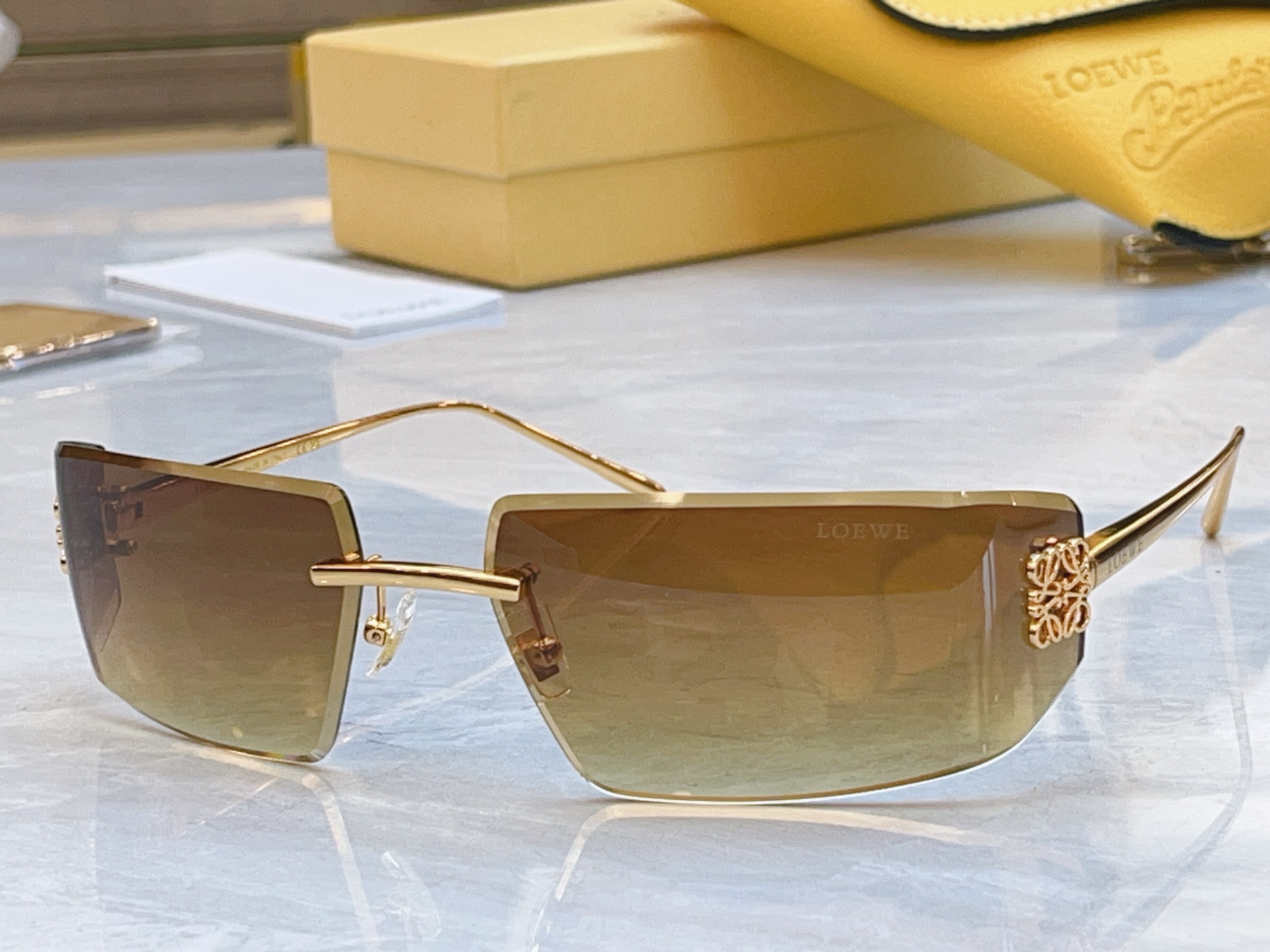 ，【LOEW*】罗意*威新款太阳镜，MODEL：LW5139S，SIZE：62口18-130