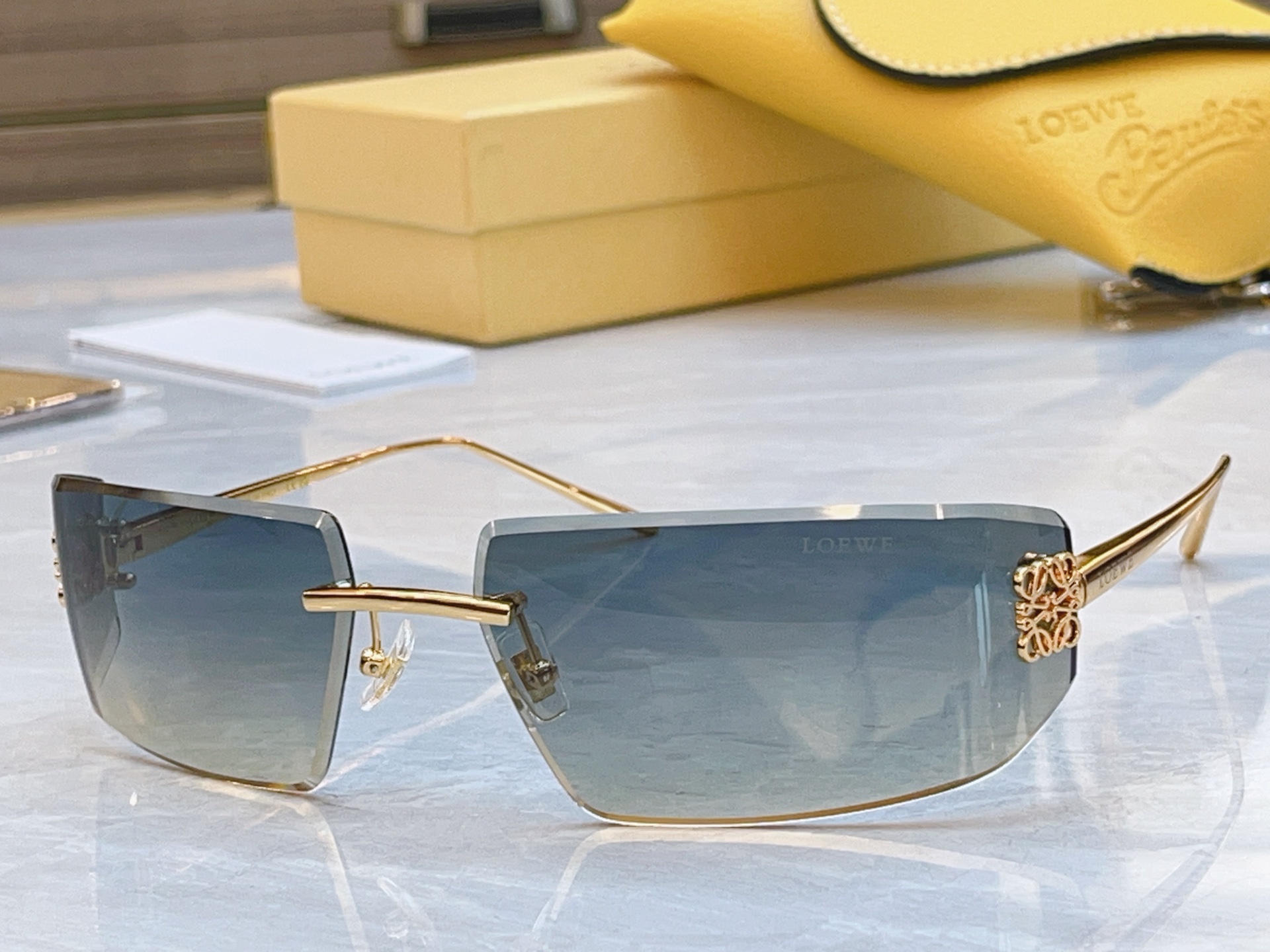 ，【LOEW*】罗意*威新款太阳镜，MODEL：LW5139S，SIZE：62口18-130