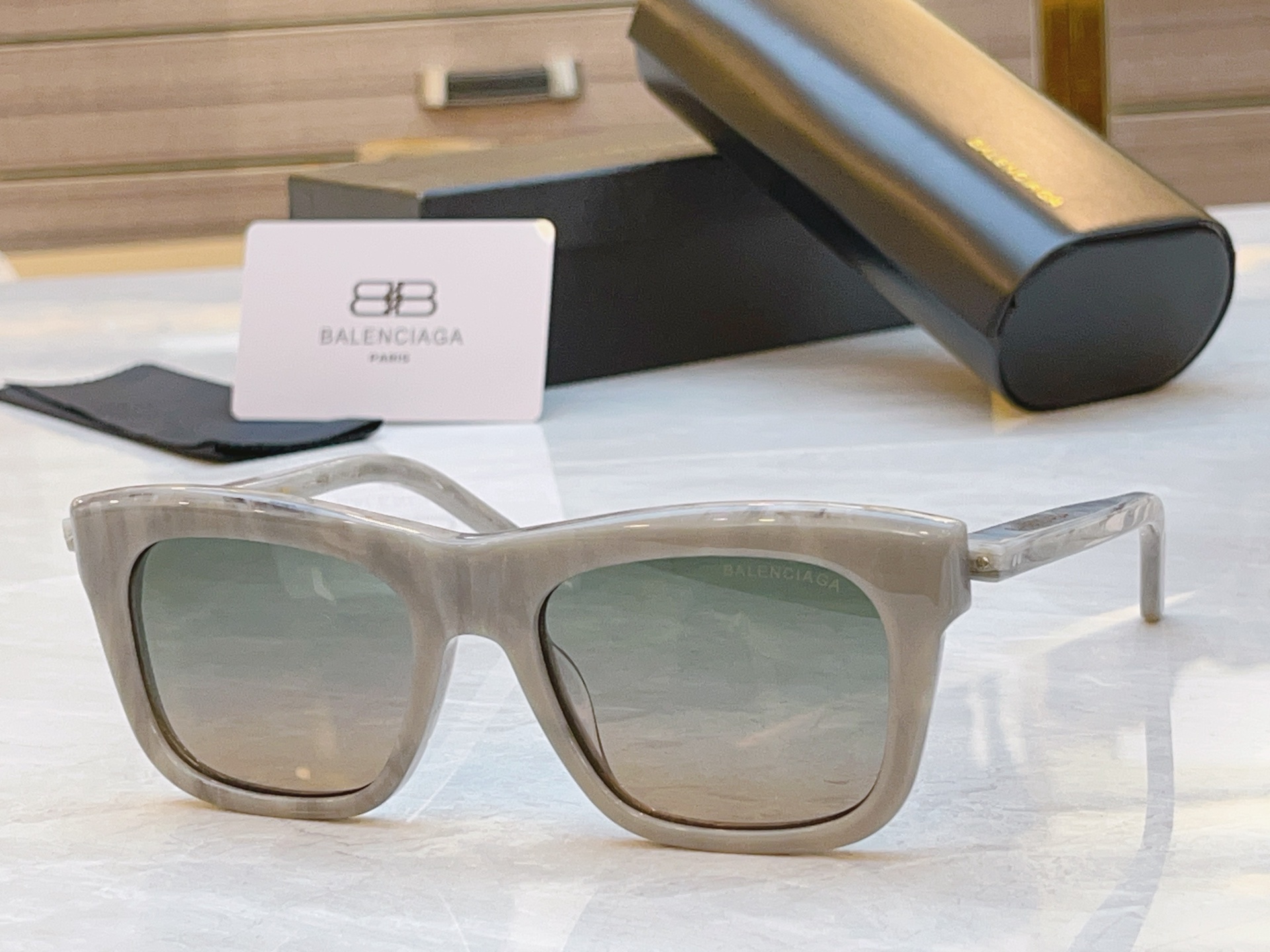 ，【BALENCIAG*】巴黎*世家新款太阳镜，MODEL：BB04004，SIZE：53口19-140