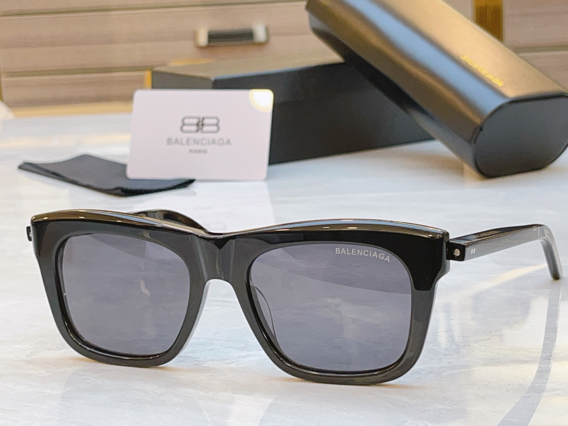 ，【BALENCIAG*】巴黎*世家新款太阳镜，MODEL：BB04004，SIZE：53口19-140