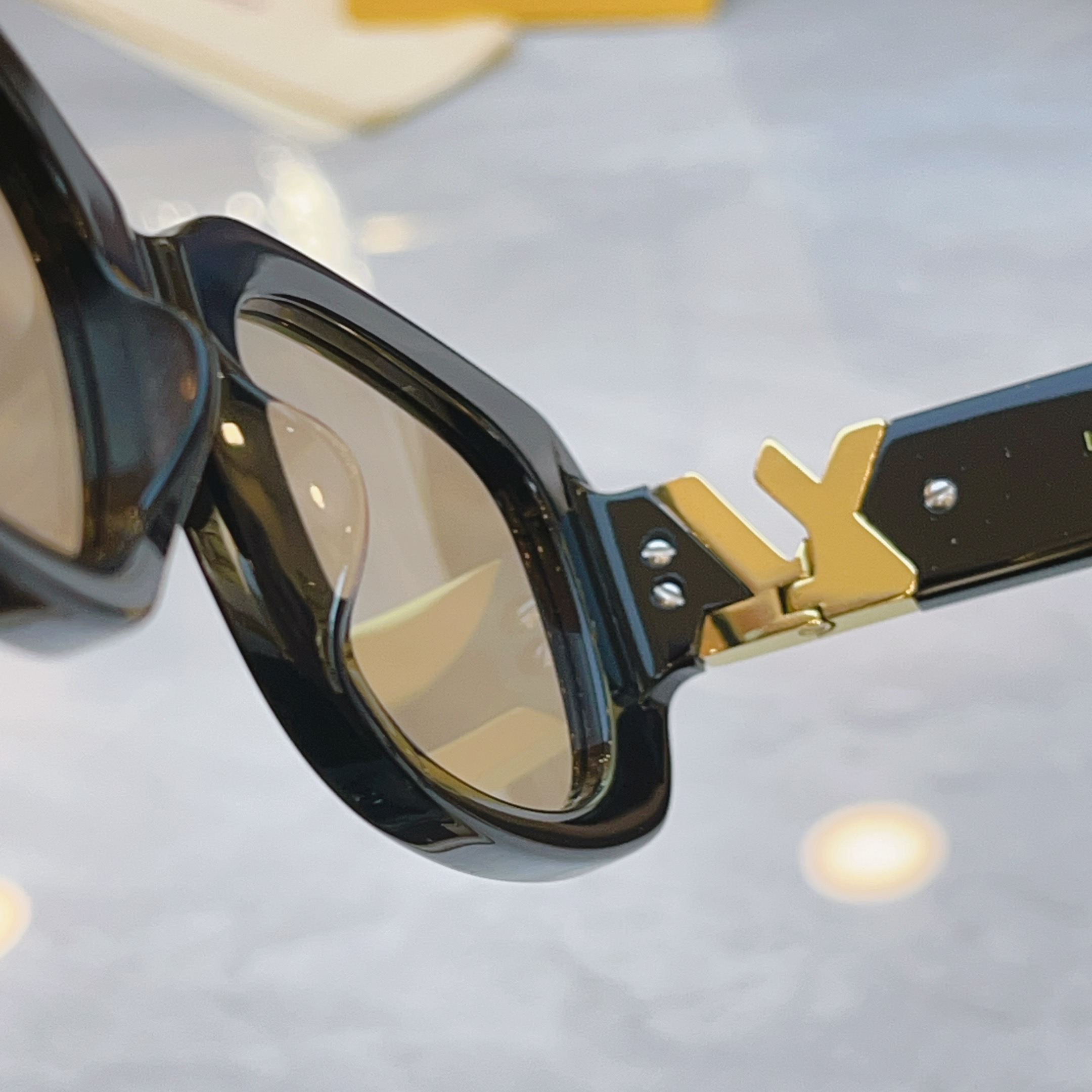 ，【LOUIS VUITTO*】路易*威登新款太阳镜，MODEL：Z3013U，SIZE：54口19-1