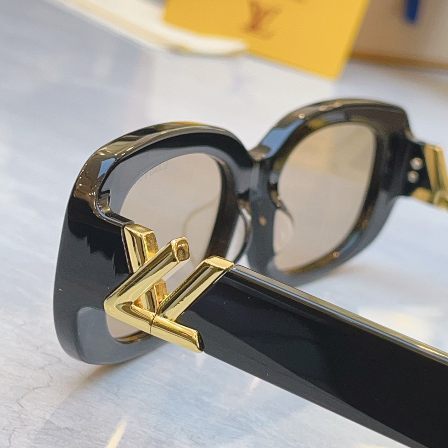 ，【LOUIS VUITTO*】路易*威登新款太阳镜，MODEL：Z3013U，SIZE：54口19-1