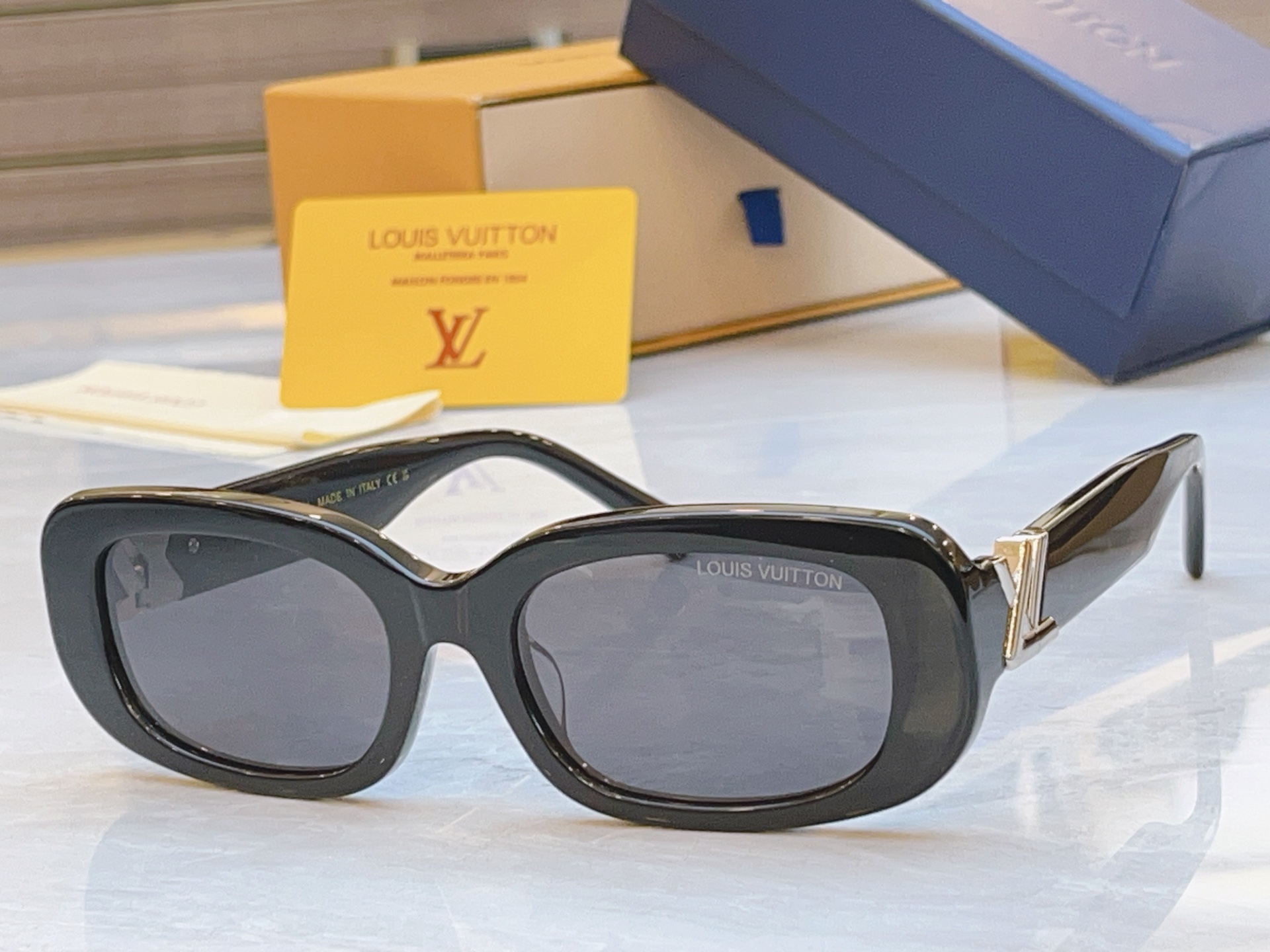 ，【LOUIS VUITTO*】路易*威登新款太阳镜，MODEL：Z3013U，SIZE：54口19-1